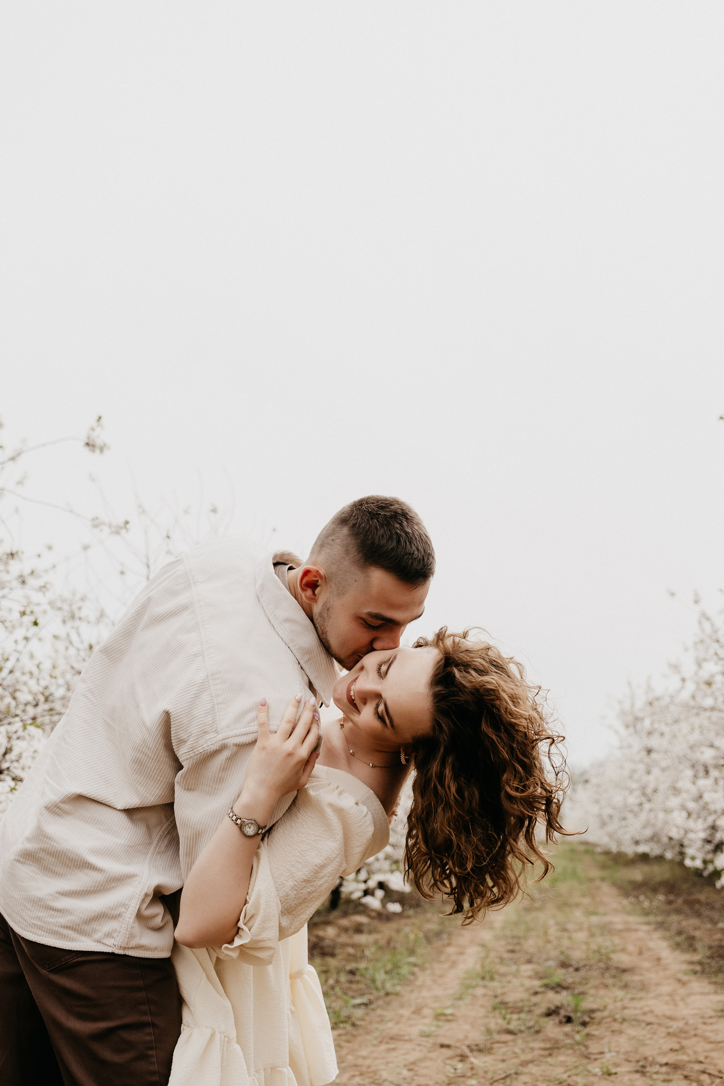 Фотосессия в цветущих садах Волгоград. Свадебный и семейный фотограф в Волгограде Кристина Иванова