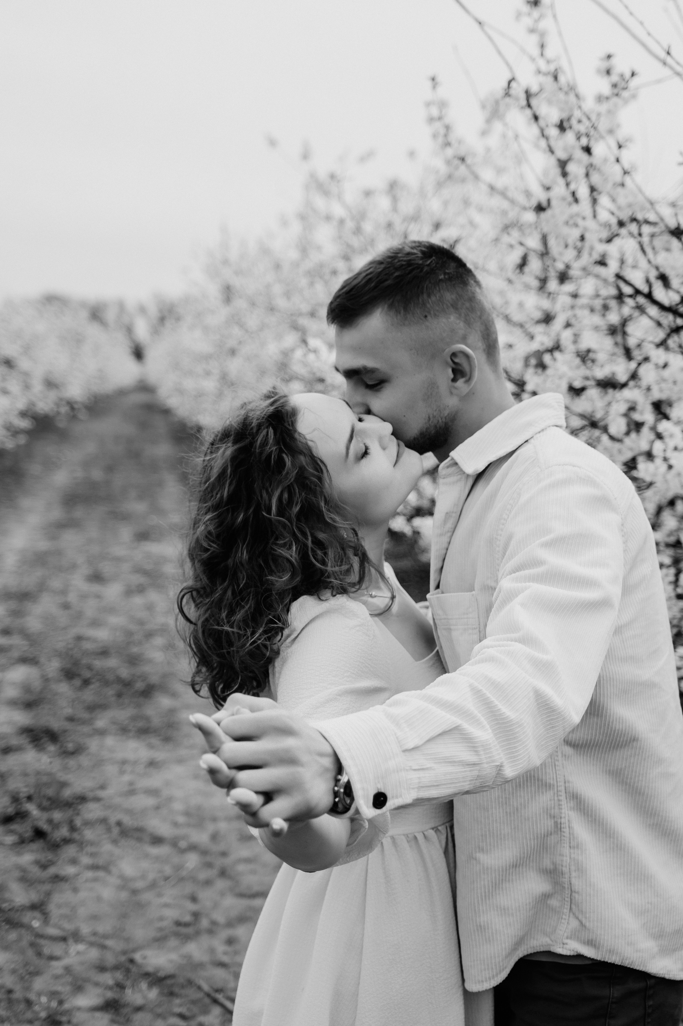 Фотосессия в цветущих садах Волгоград. Свадебный и семейный фотограф в Волгограде Кристина Иванова