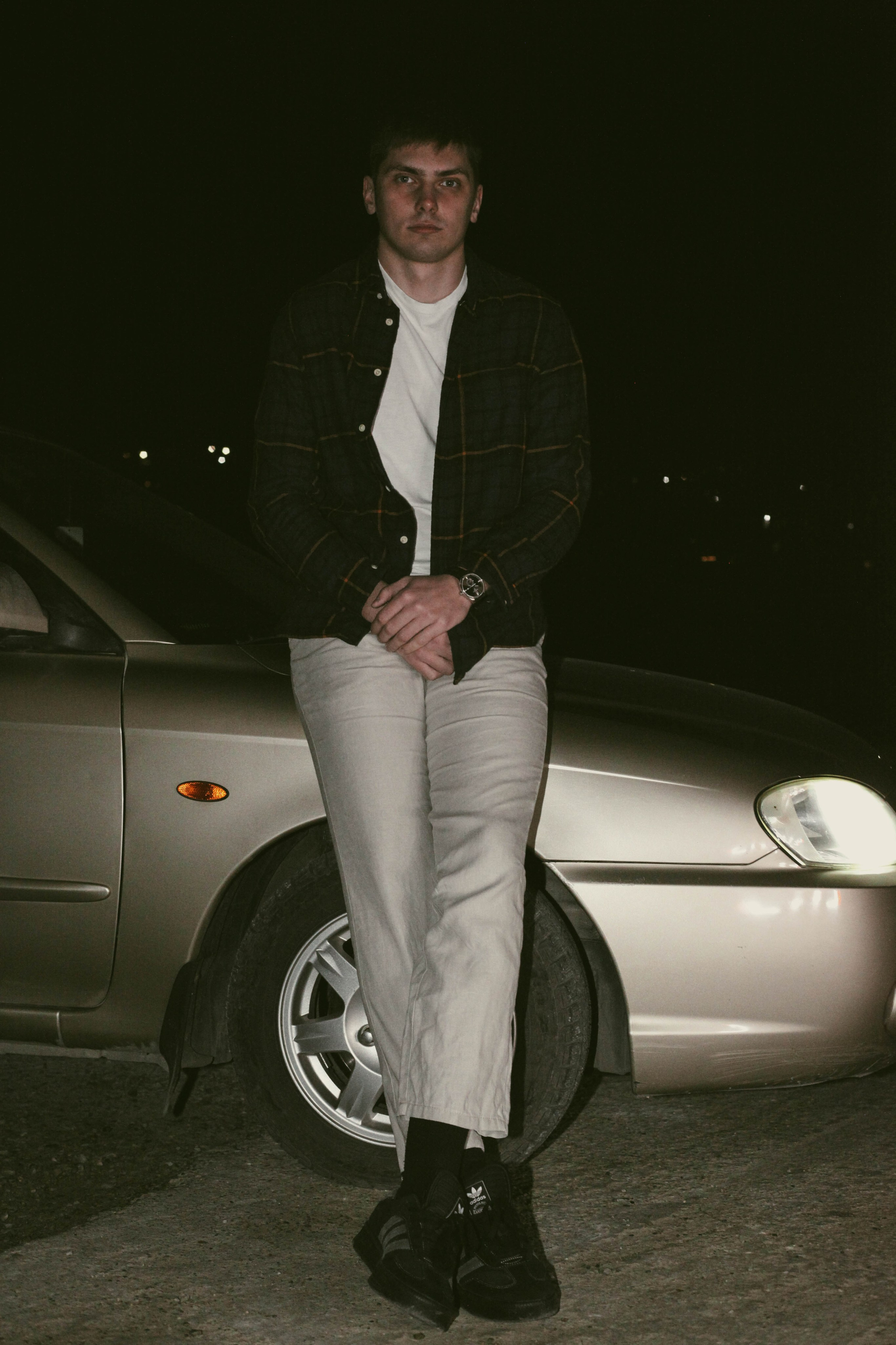 «Затянутая тишина: воспоминания прошлой жизни». Уличный фотограф Города N