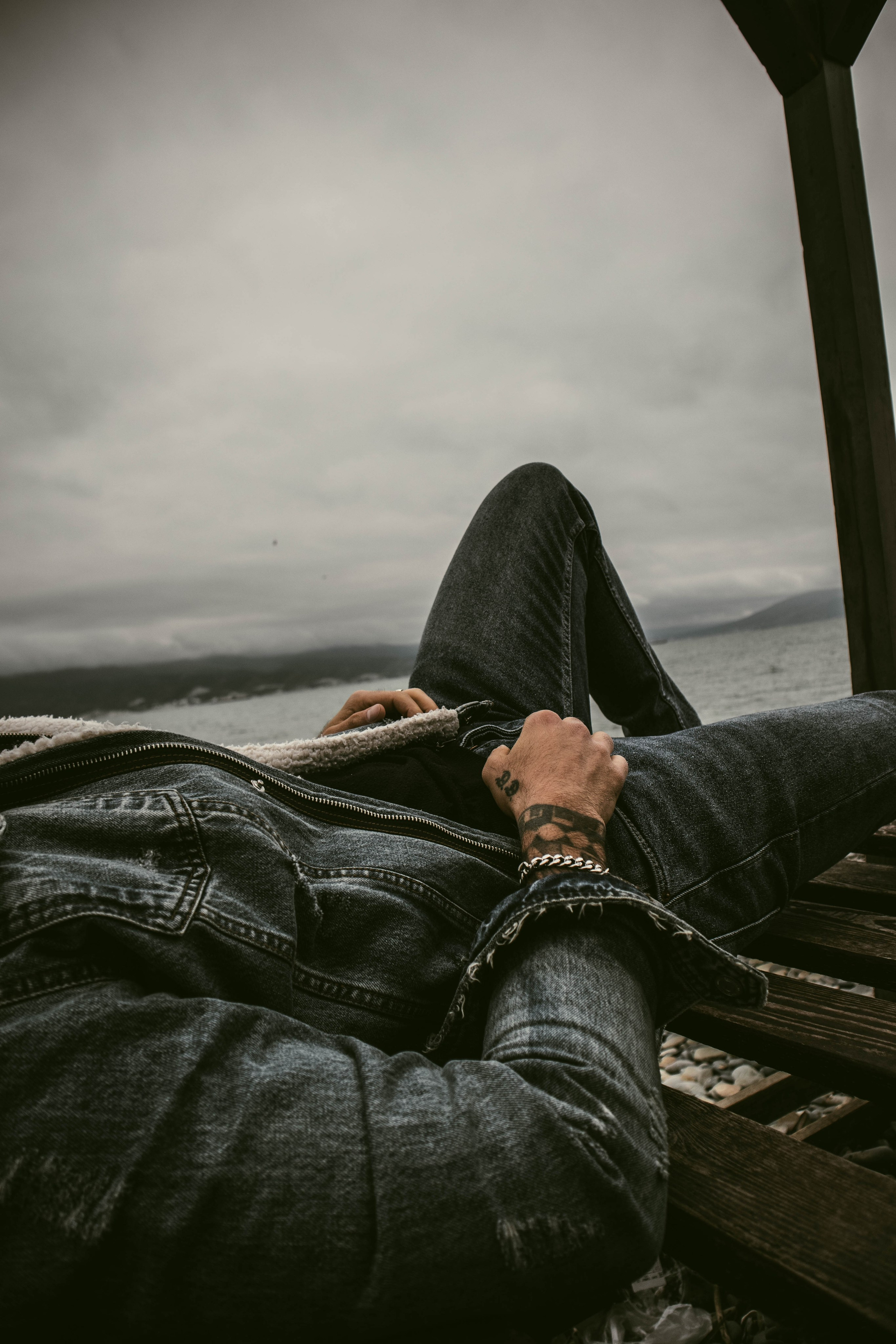 О. Уличный фотограф Города N