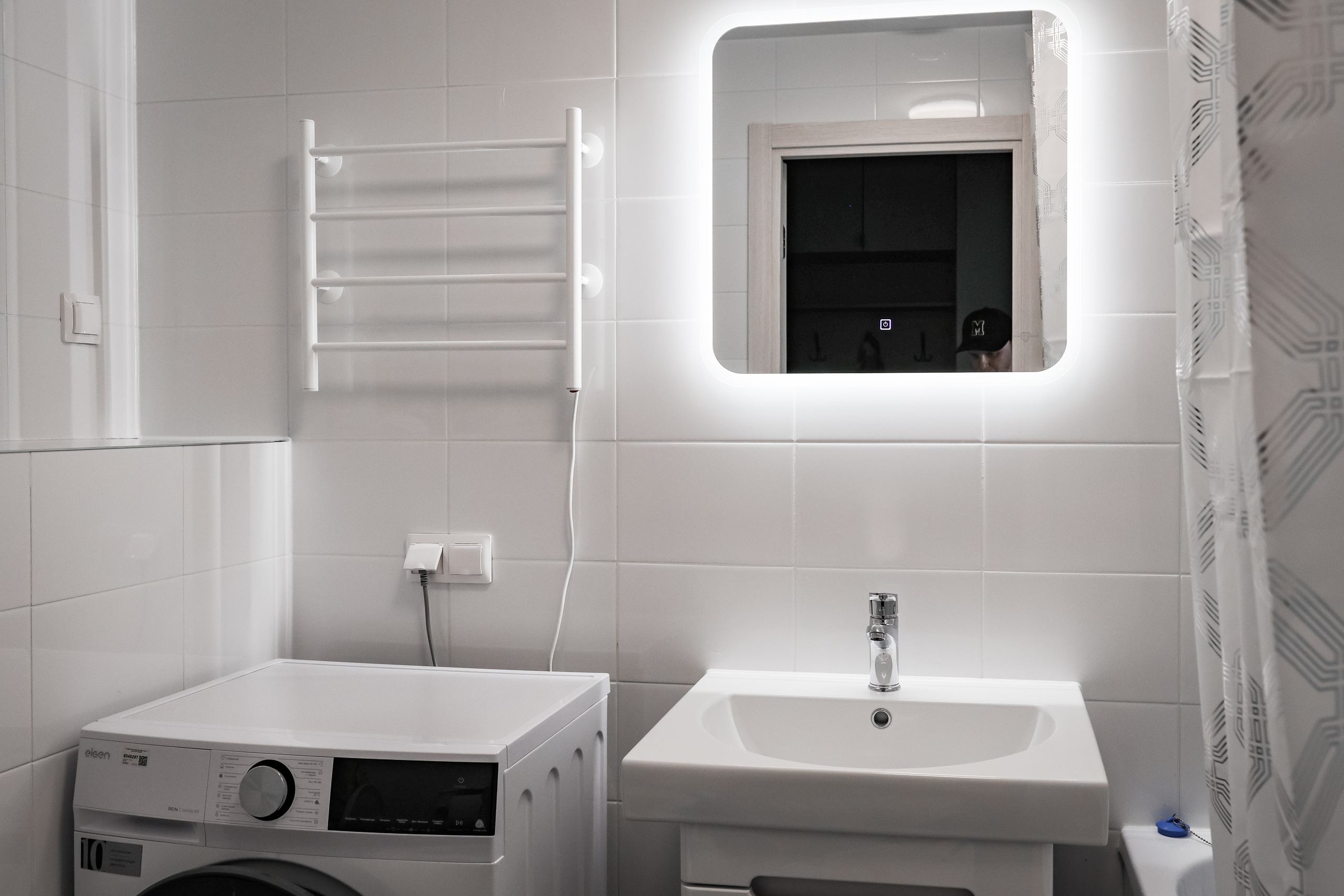 APARTMENT COMPLEX INTERIOR. Mixturecaptures