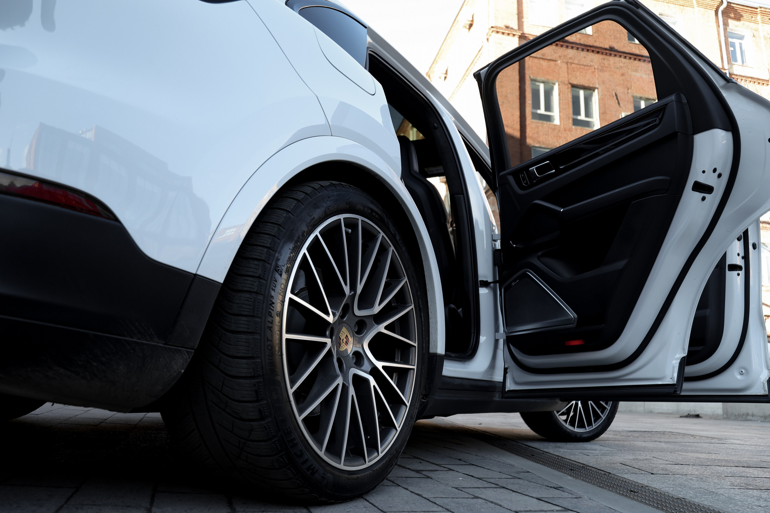 2020 Porsche Cayenne 3.0 AT. Mixturecaptures