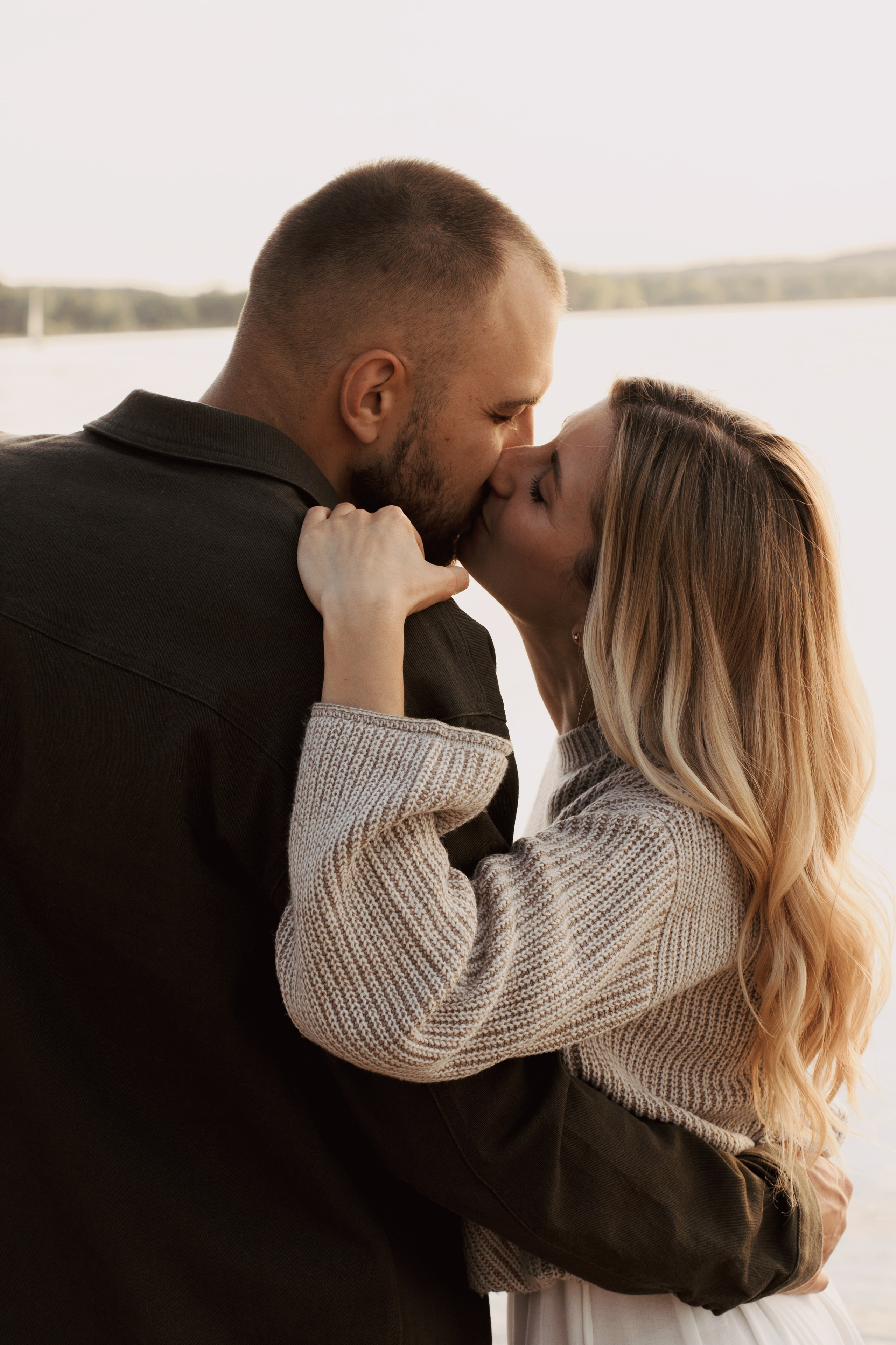Весеннее тепло семьи на берегу Минского моря. Ваш семейный фотограф в Минске — Вика Трегубова