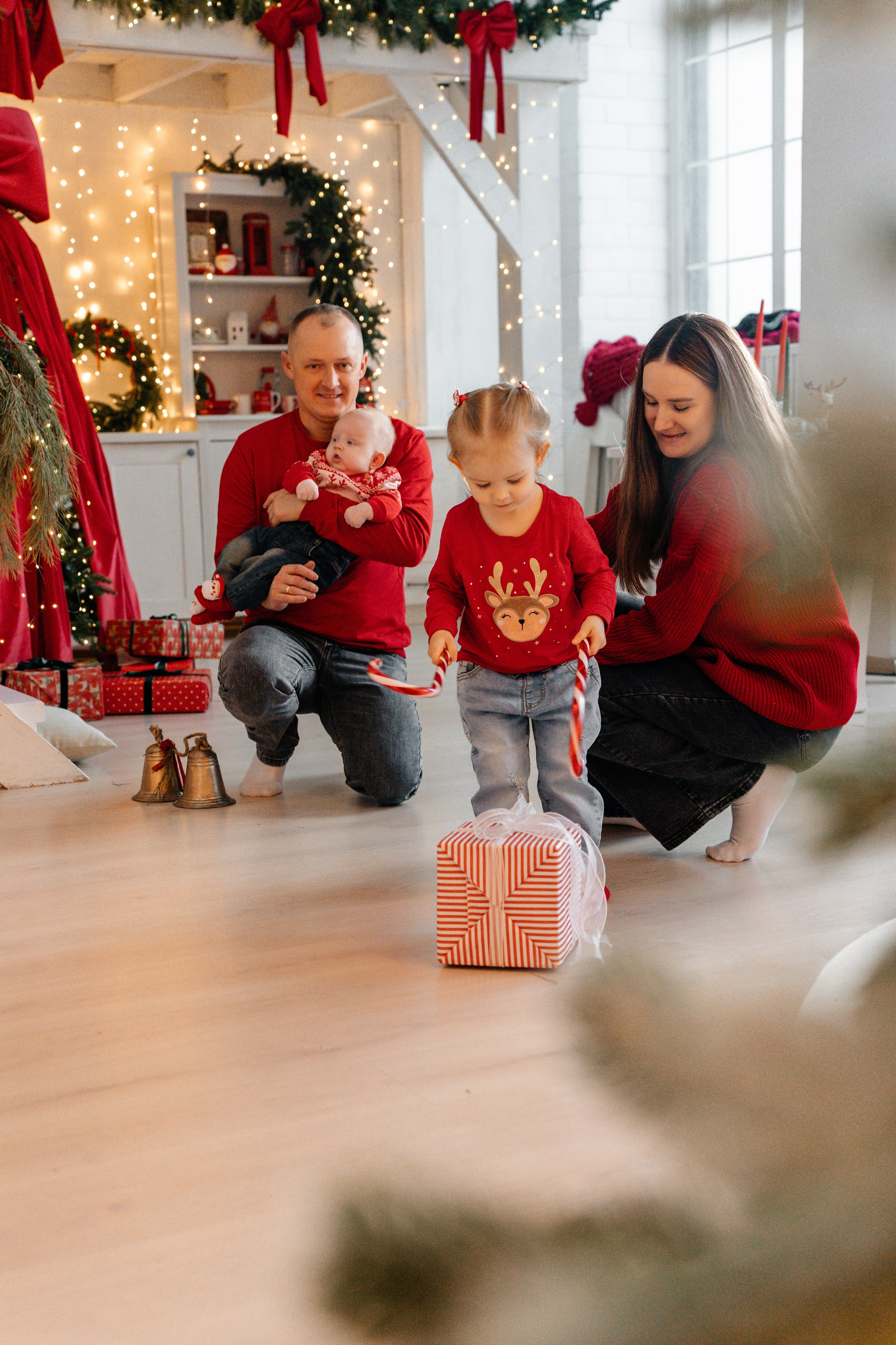 Семейная новогодняя история. Ваш семейный фотограф в Минске — Вика Трегубова