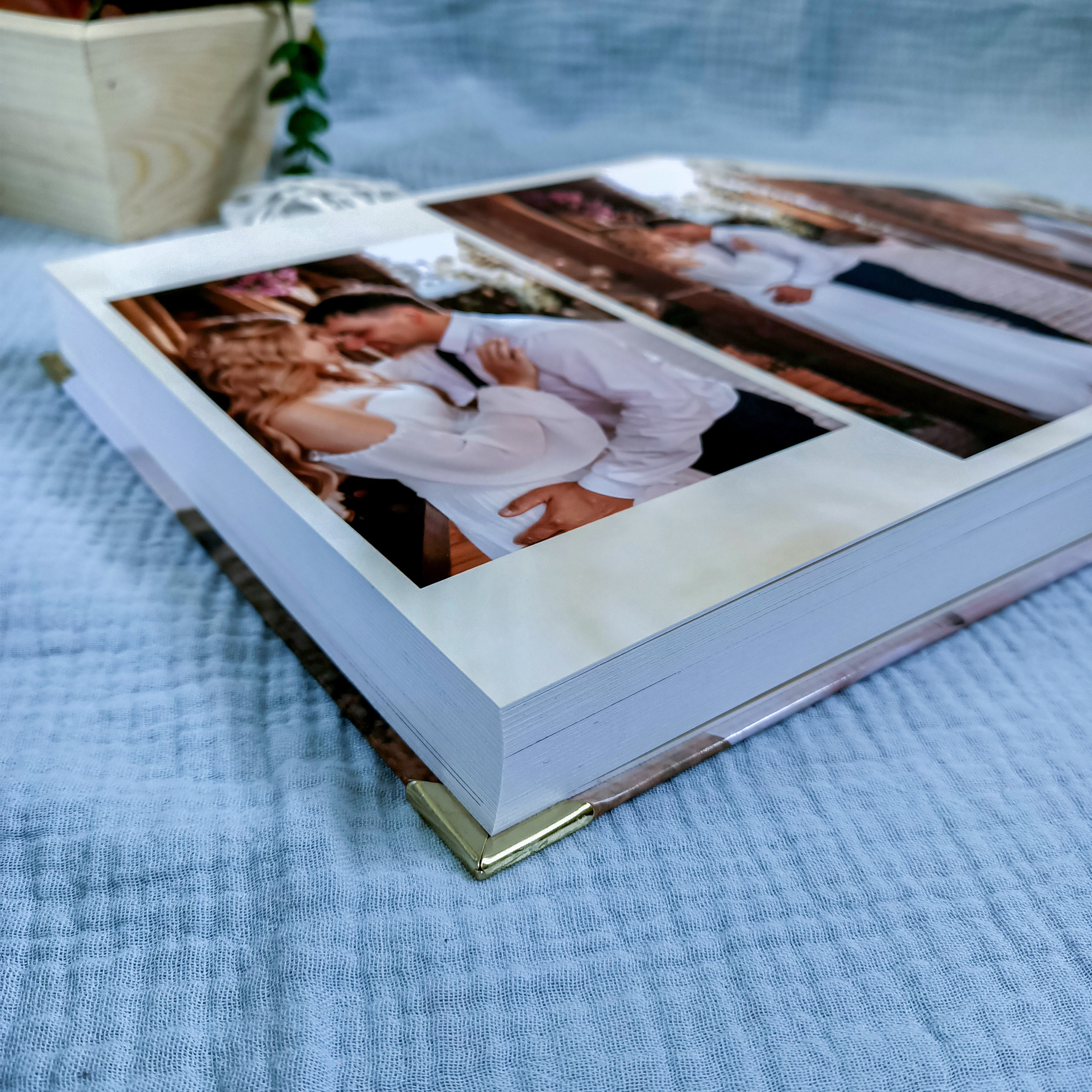 Свадебные и семейные фотокниги. «ФотоЛерия» ФОТОГРАФ ВЫПУСКНЫЕ АЛЬБОМЫ