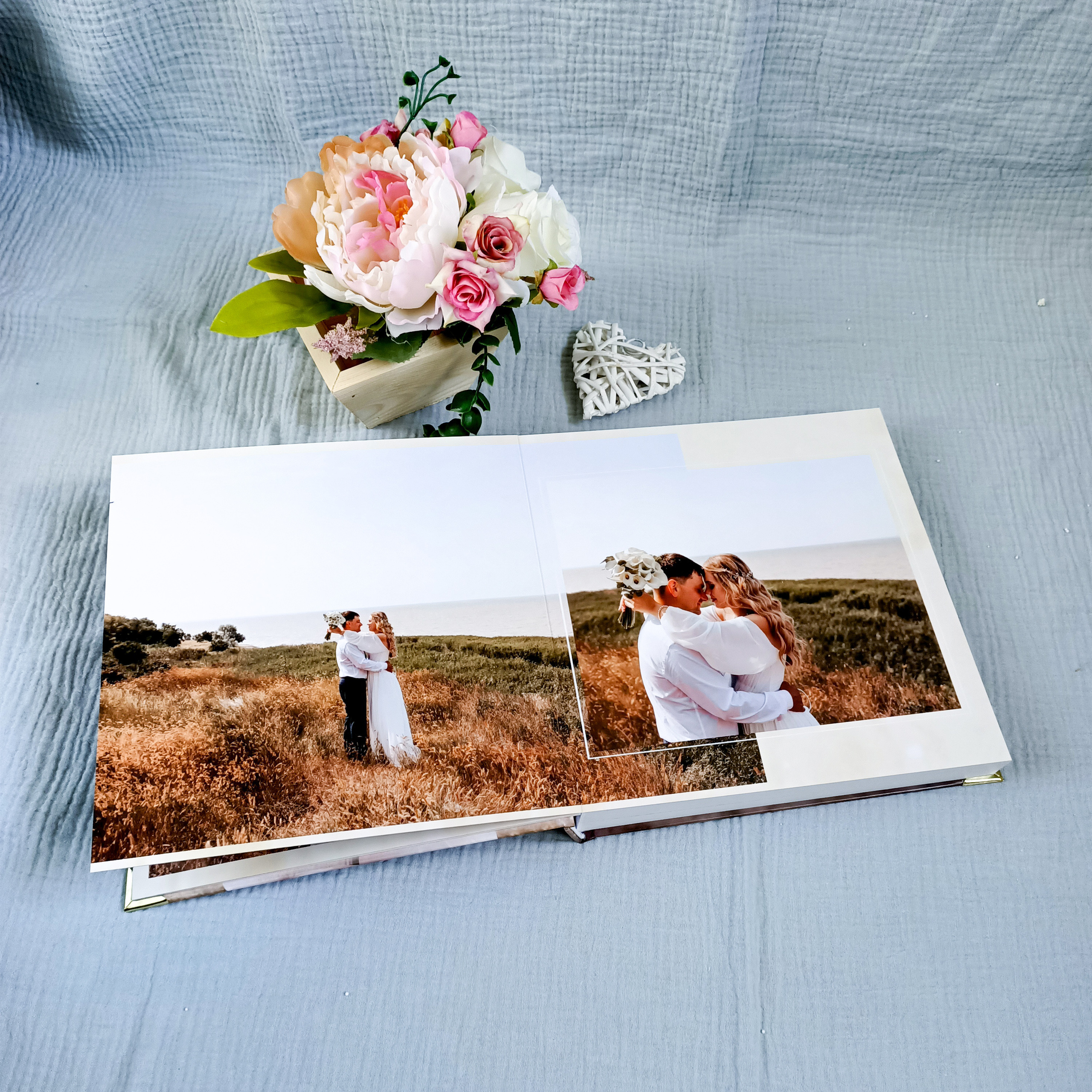 Свадебные и семейные фотокниги. «ФотоЛерия» ФОТОГРАФ ВЫПУСКНЫЕ АЛЬБОМЫ