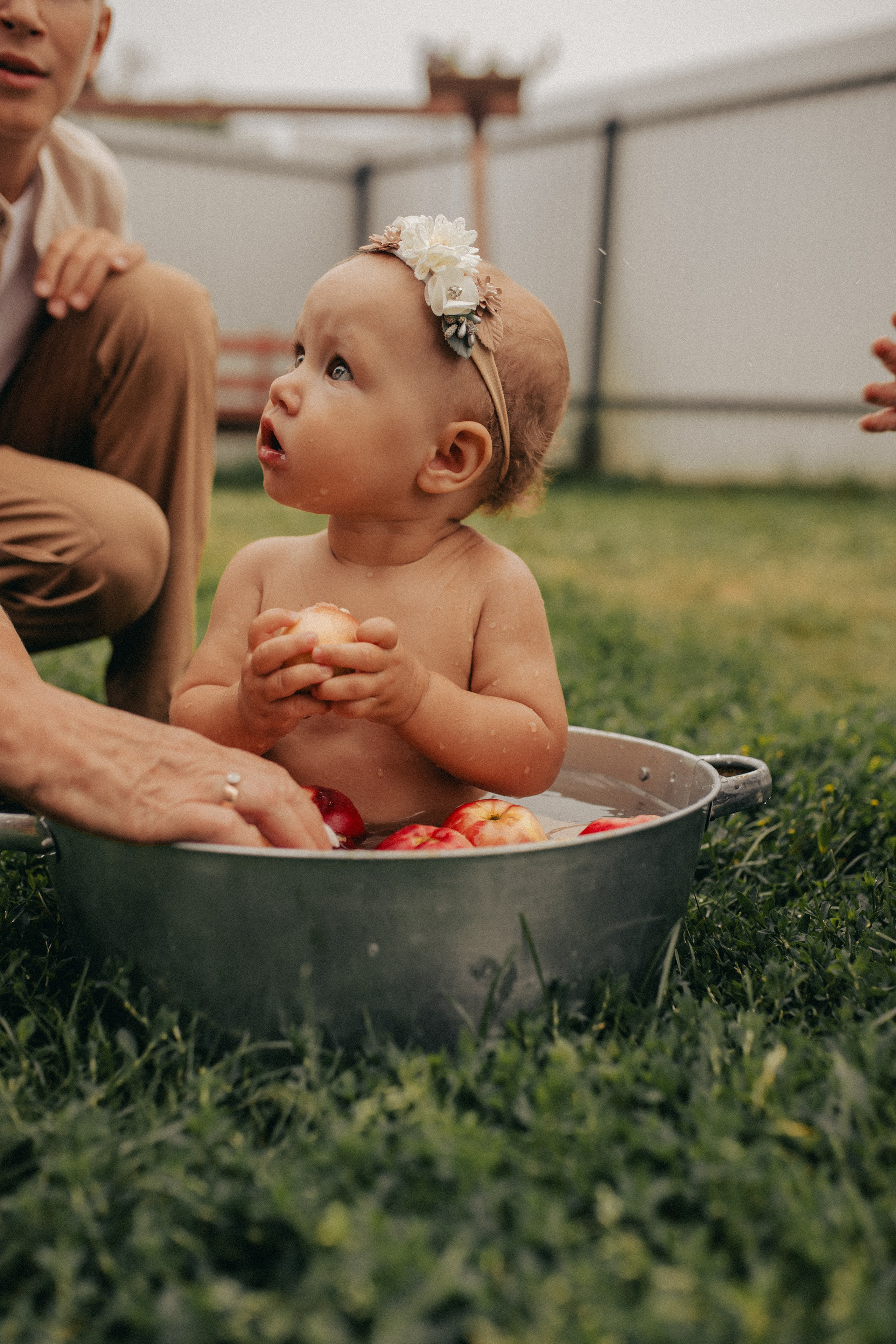 Во дворе нашего дома. Свадебный фотограф Новосибирск
