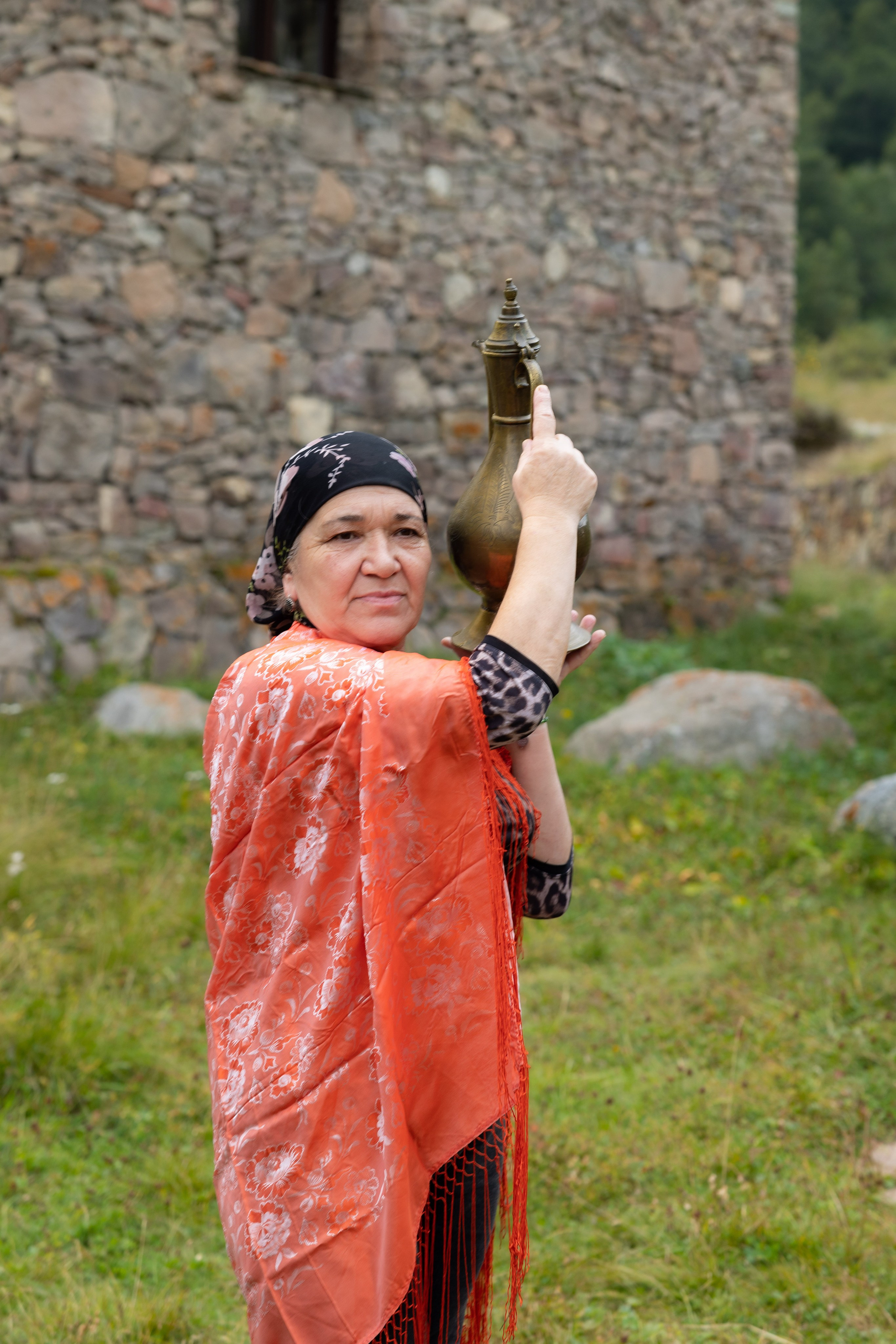 Женщины в Безенги, Черекский район, Кабардино-Балкарская Республика. Фотограф Красная Поляна — Сочи — Москва