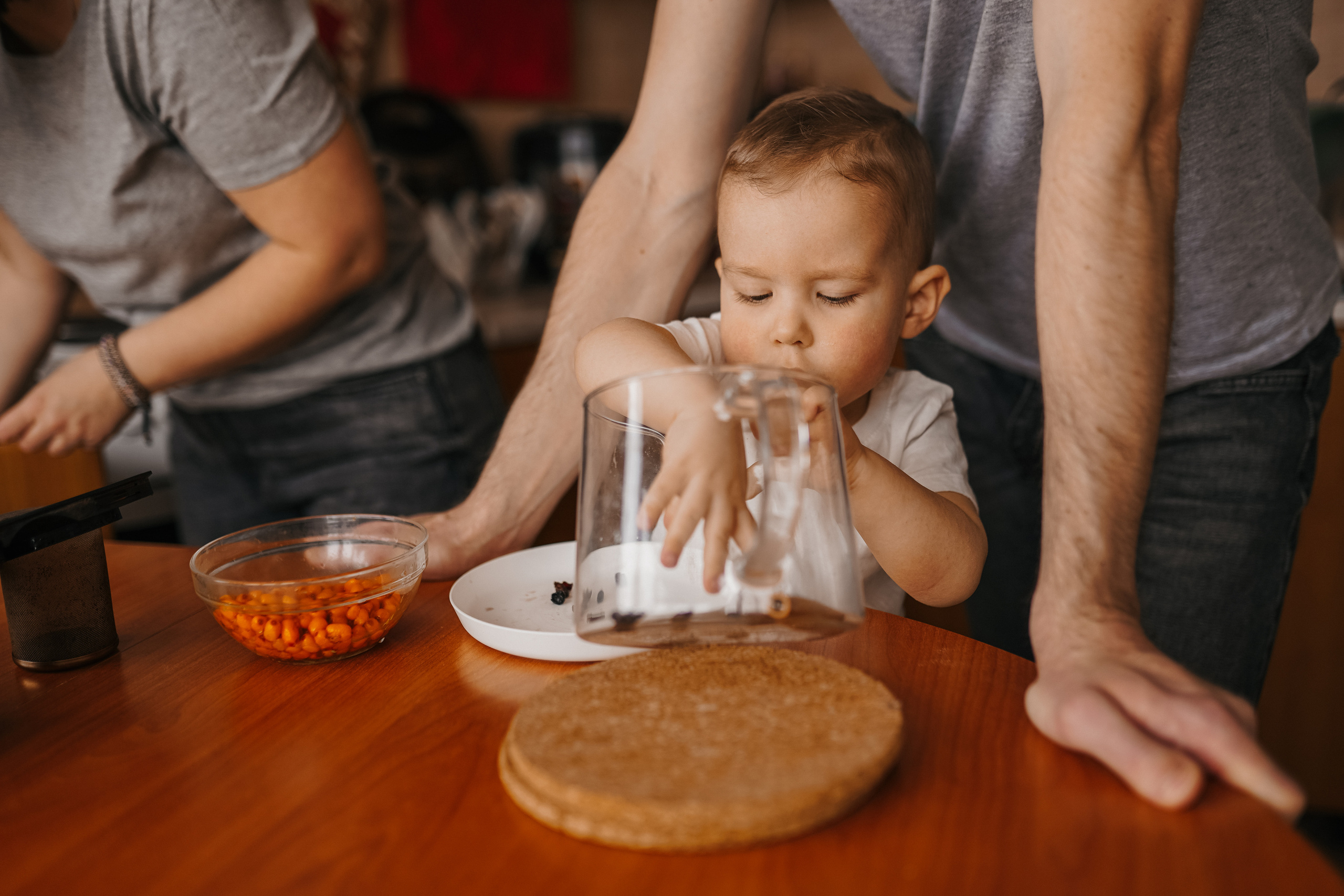 Готовим вместе. Семейный фотограф Москва Путилково Гуляшова Екатерина
