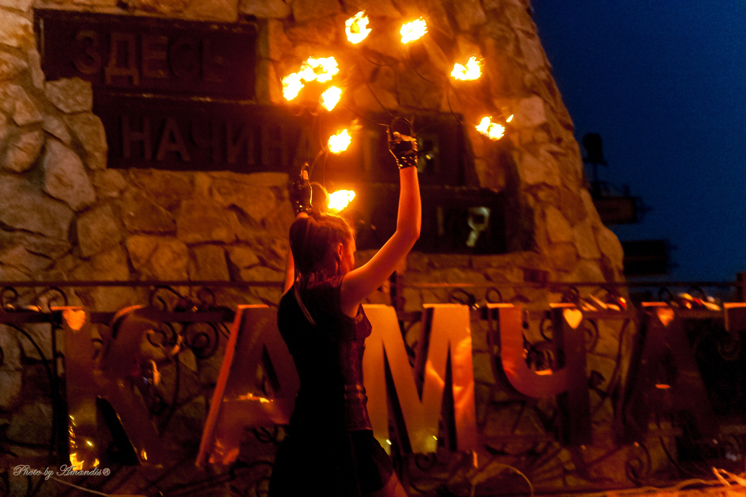 Огненное шоу у памятника «Здесь начинается Россия». Камчатка. Май 2017. Репортажная съемка в Москве и области. Анималистика