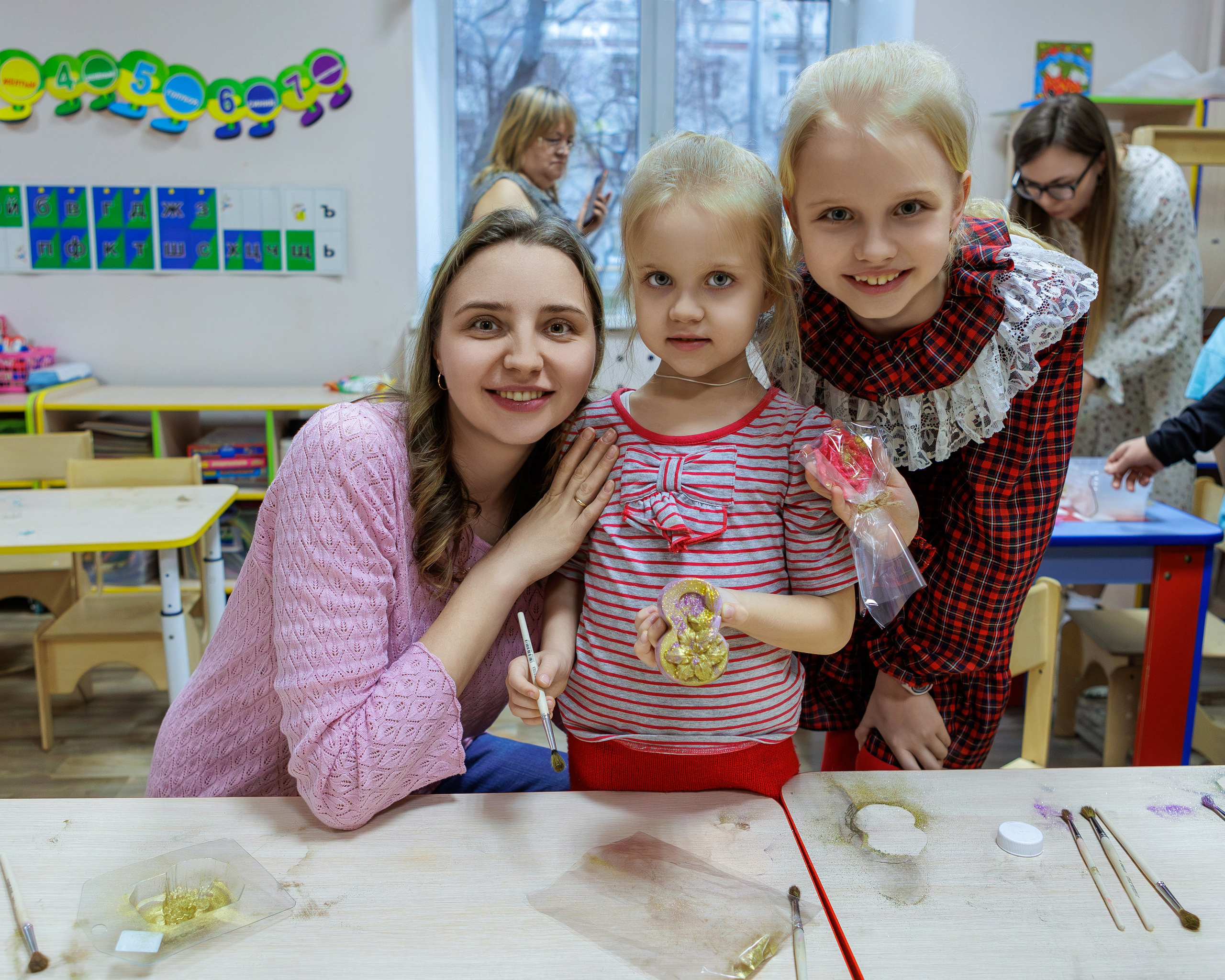 МК к 8 марта. Выпускные альбомы и школьный фотограф в Подольске, Троицке, Щербинке, Москве и Московской области