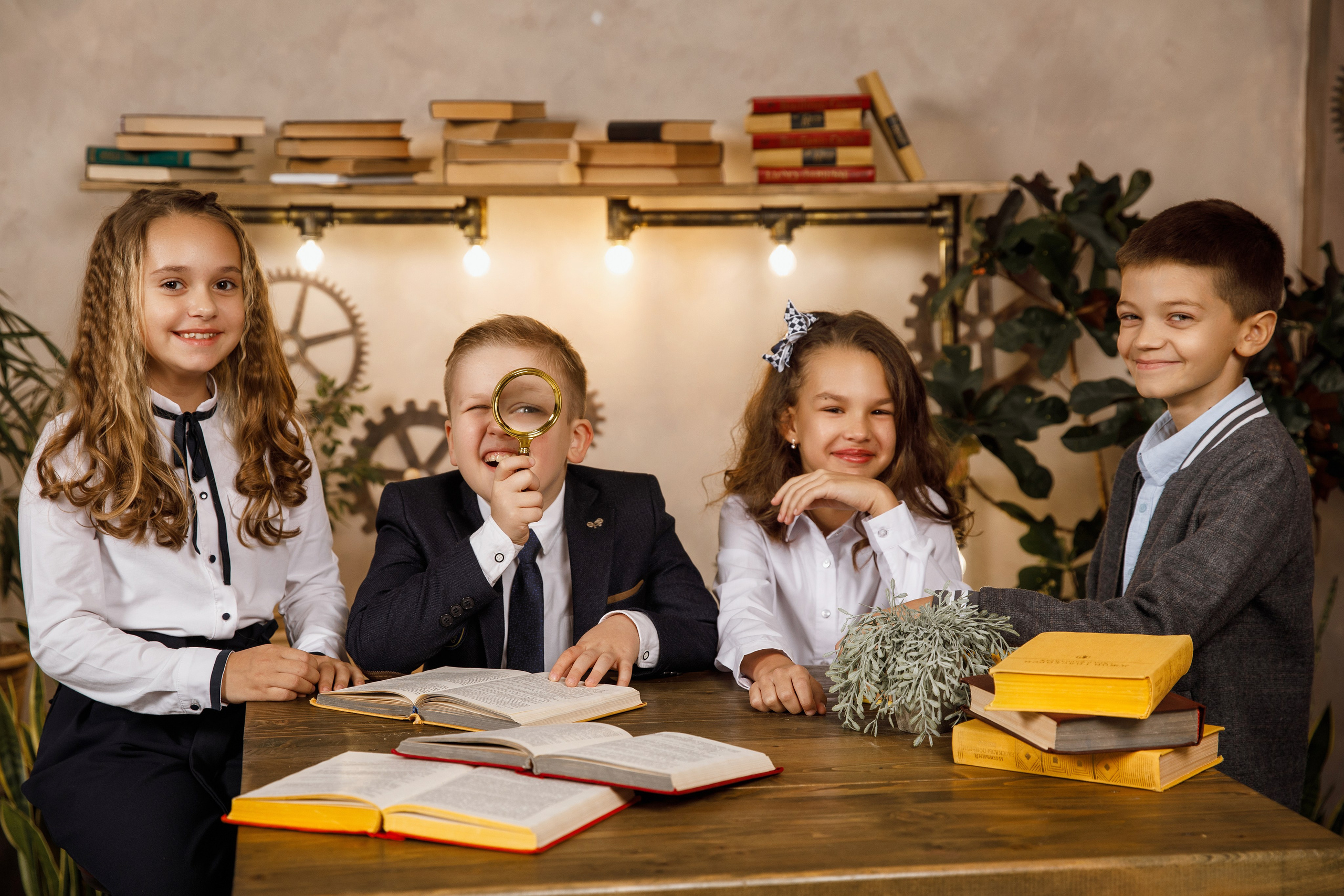 В фотозоне «Исследователь». Выпускные альбомы Евгении Виноградовой г. Липецк