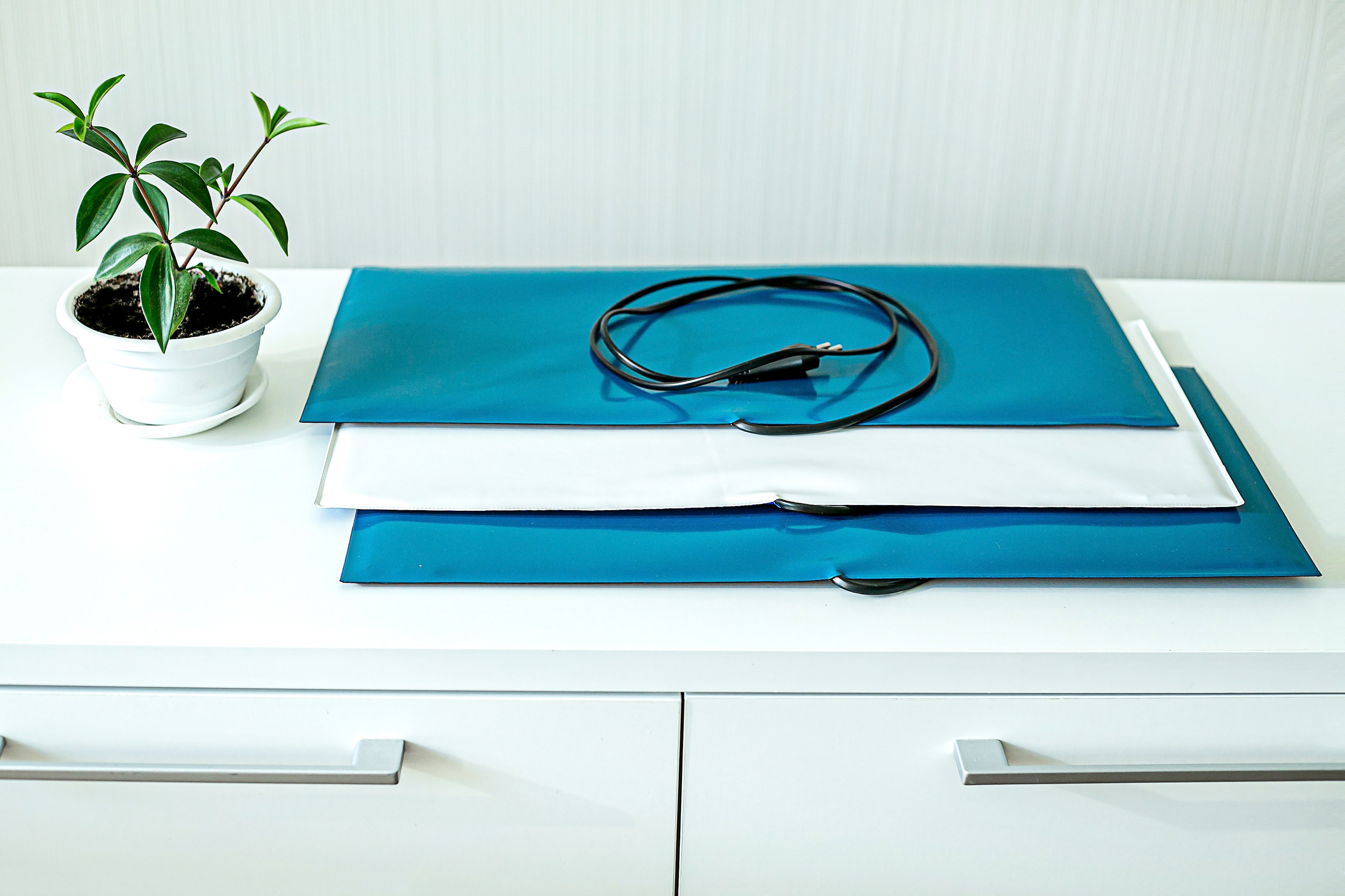 Компания по производству изделий для домашнего электрообогрева. Коврик с подогревом и йогуртница