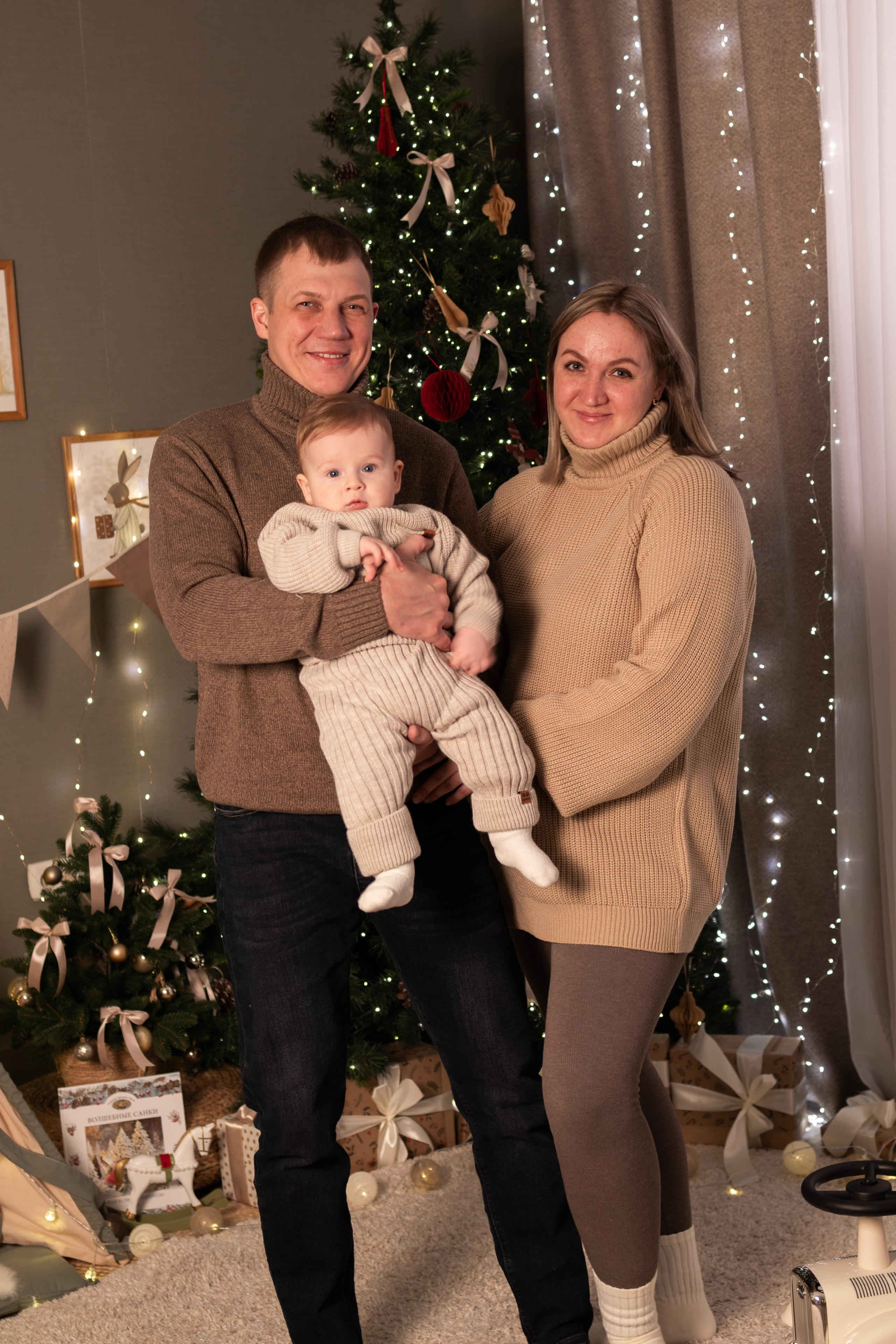 Новогодняя. Я работаю в разных жанрах фотографии — от портретов до свадебной и семейной съёмки — в городе Междуреченске. Виктория Куреннова