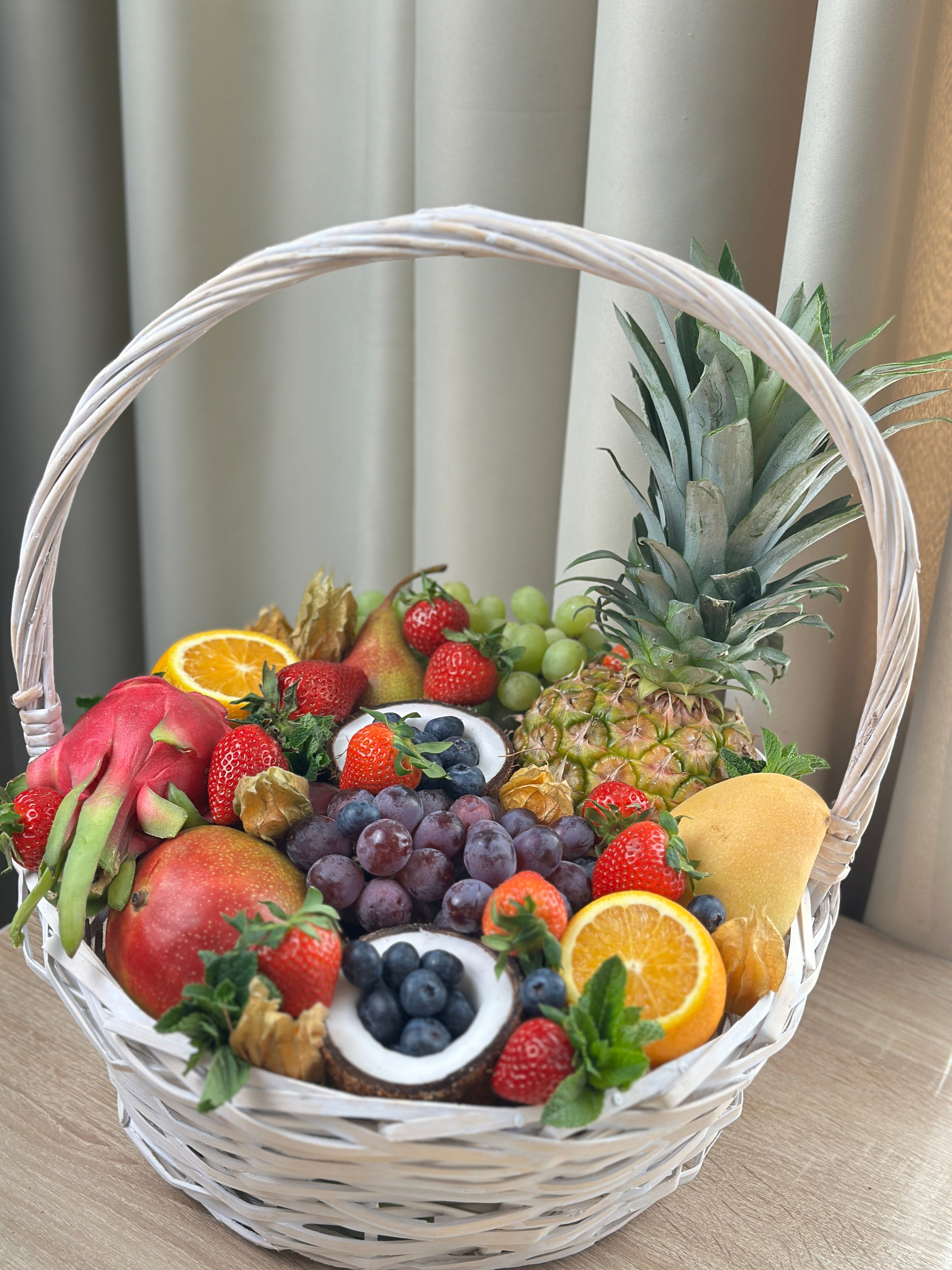 Корзины. Выездной кейтеринг, съедобные букеты, торты и сладости на заказ