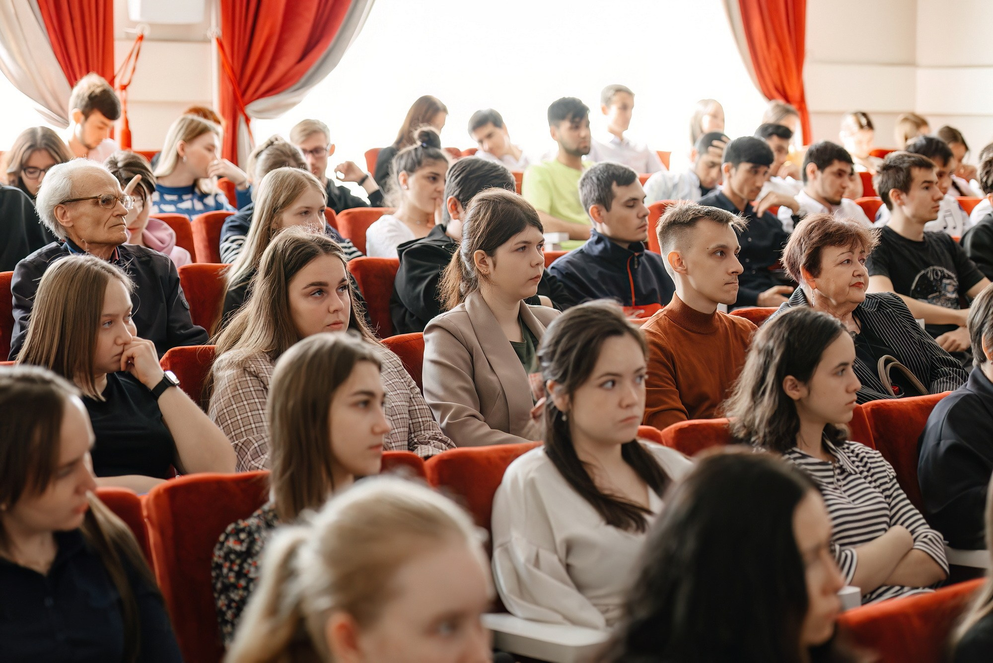 Всероссийская научно-практическая конференция с международным участием по физиологии и патологии системы гемостаза «Баркагановские чтения». Свадебный и репортажный фотограф Никита Сницарев в Барнауле