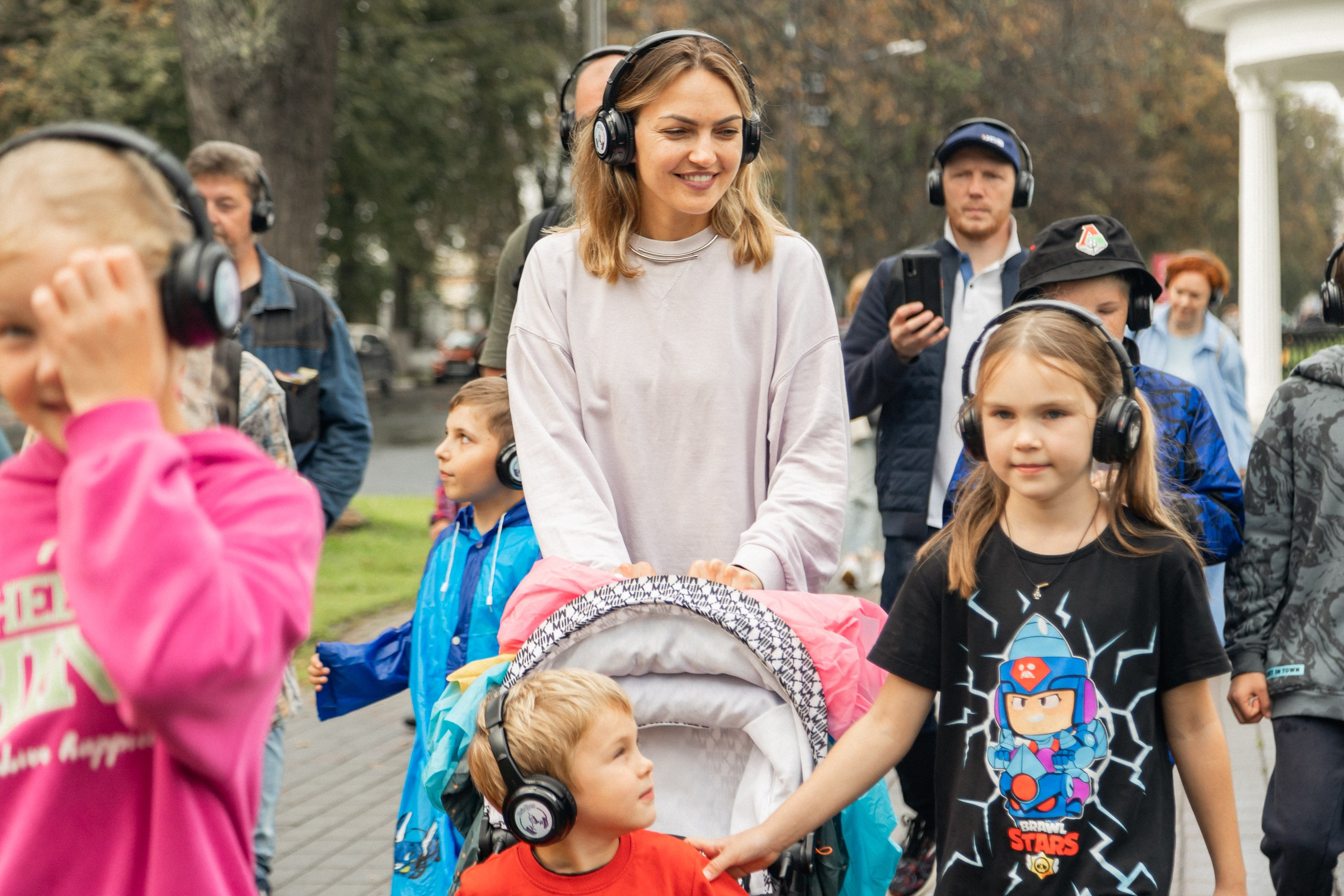 Экскурсия. На каждом снимке всегда два человека: фотограф и зритель