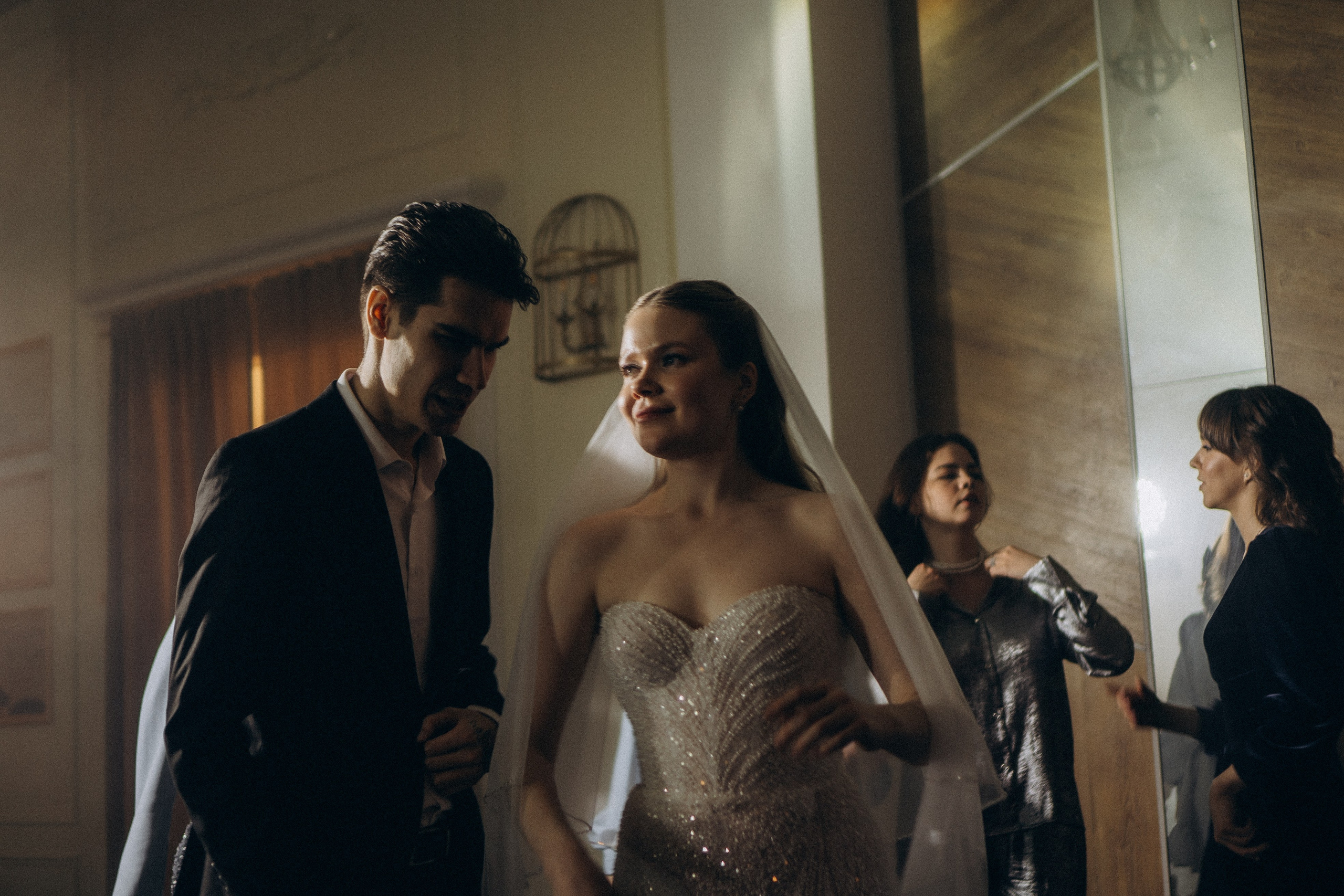 СВАДЕБНАЯ СЬЕМКА СБОРОВ В ОТЕЛЕ И ВЫЕЗД НА ЦЕРЕМОНИЮ (СНЯТО В СИБИРЕ В НИЖНЕВАРТОВСКЕ). Профессиональный фотограф, Санкт-Петербург — Виктория Богомолова