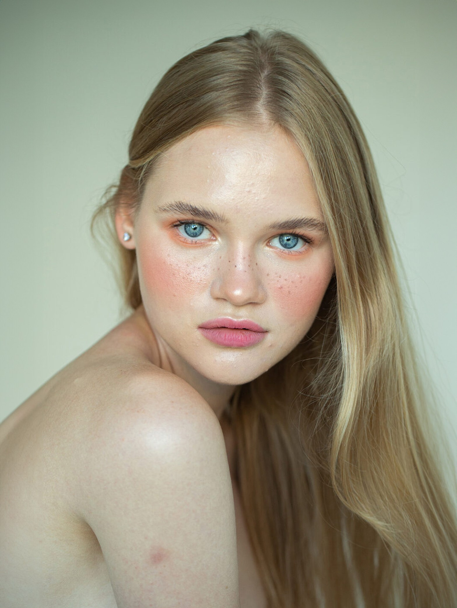 Elevating Visual Perfection — High-End Retouching Services. AI Photo Retoucher and Image Restorer Zhanna Ognivo