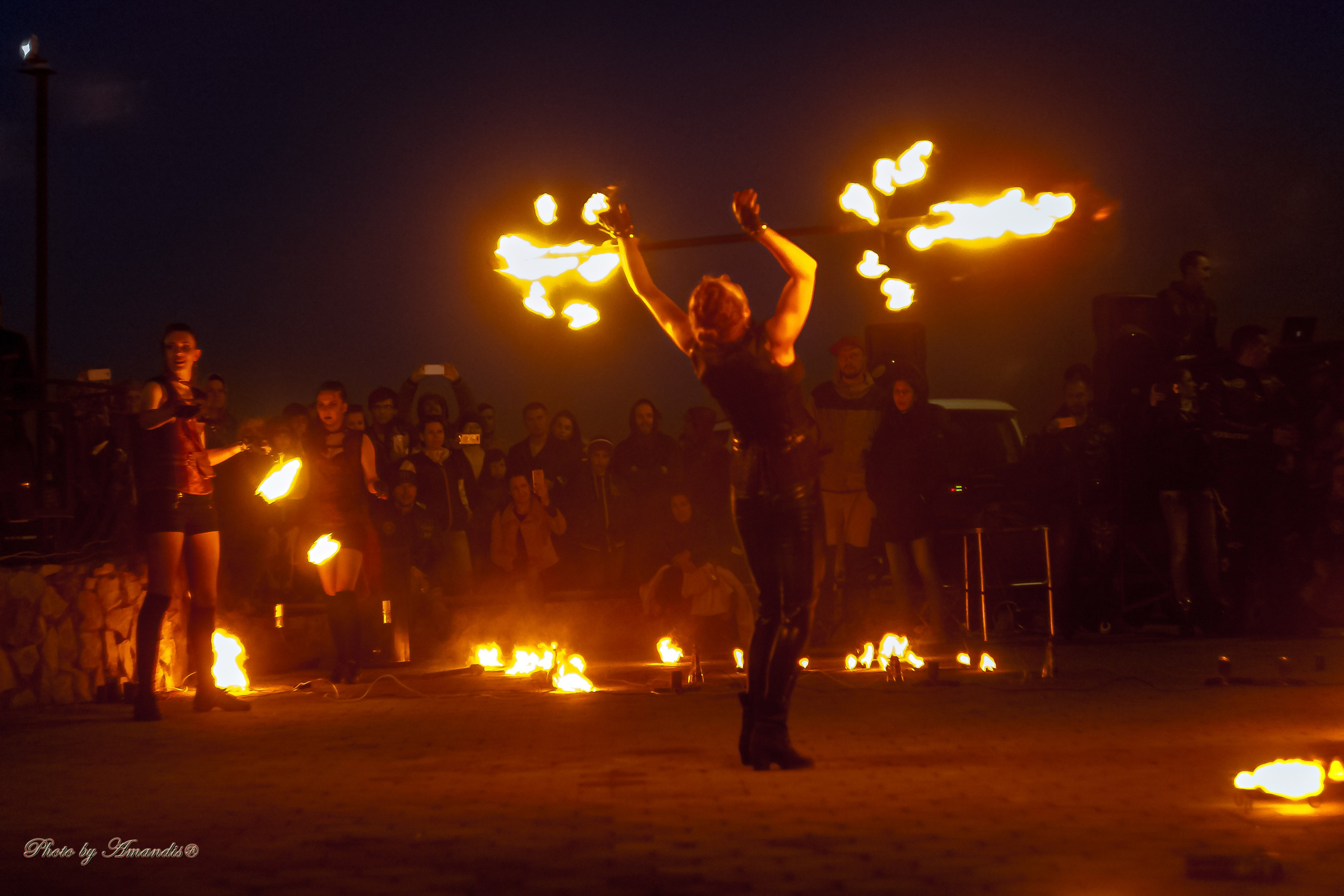 Огненное шоу у памятника «Здесь начинается Россия». Камчатка. Май 2017. Репортажная съемка в Москве и области. Анималистика
