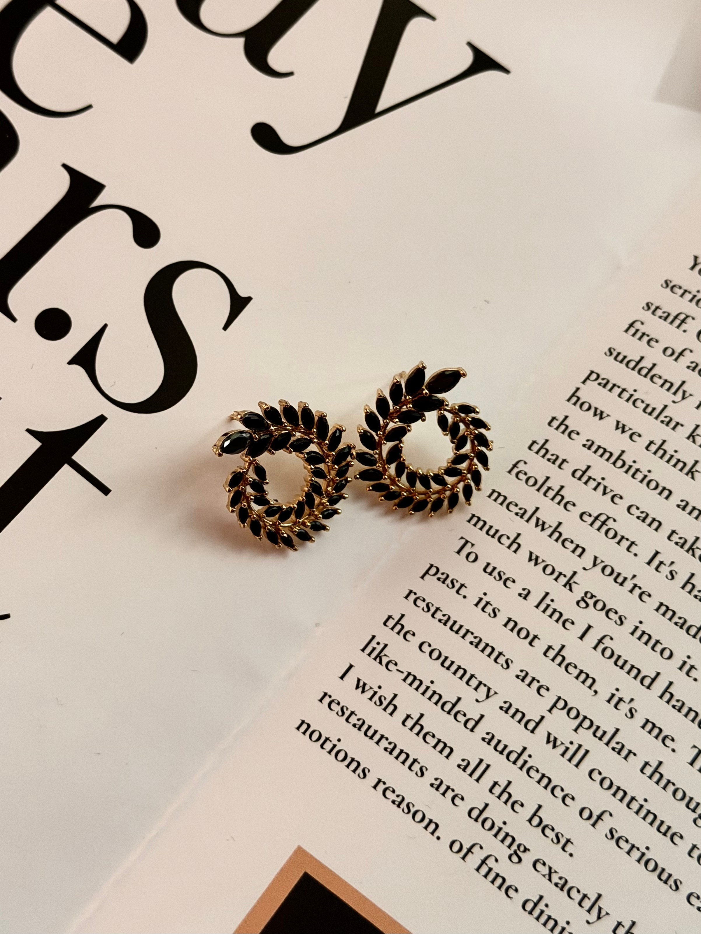 Украшения. Первая студия автопортрета в Донецке КЬЮ