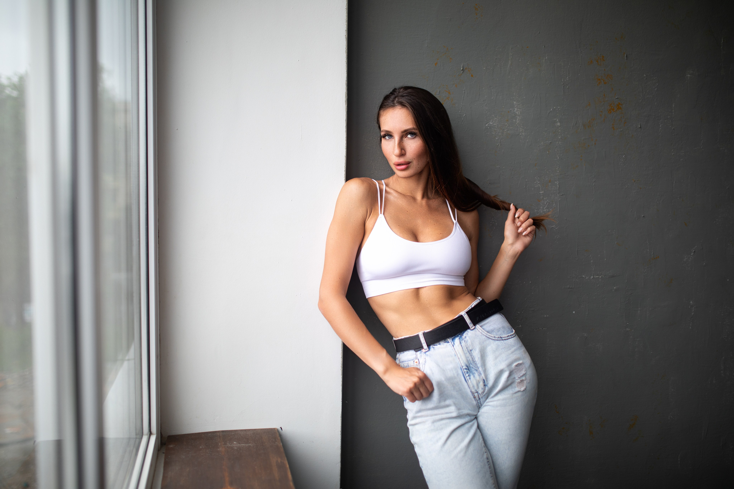 Съемка с Викторией в студии с минимальным интерьером в формате для «себя»