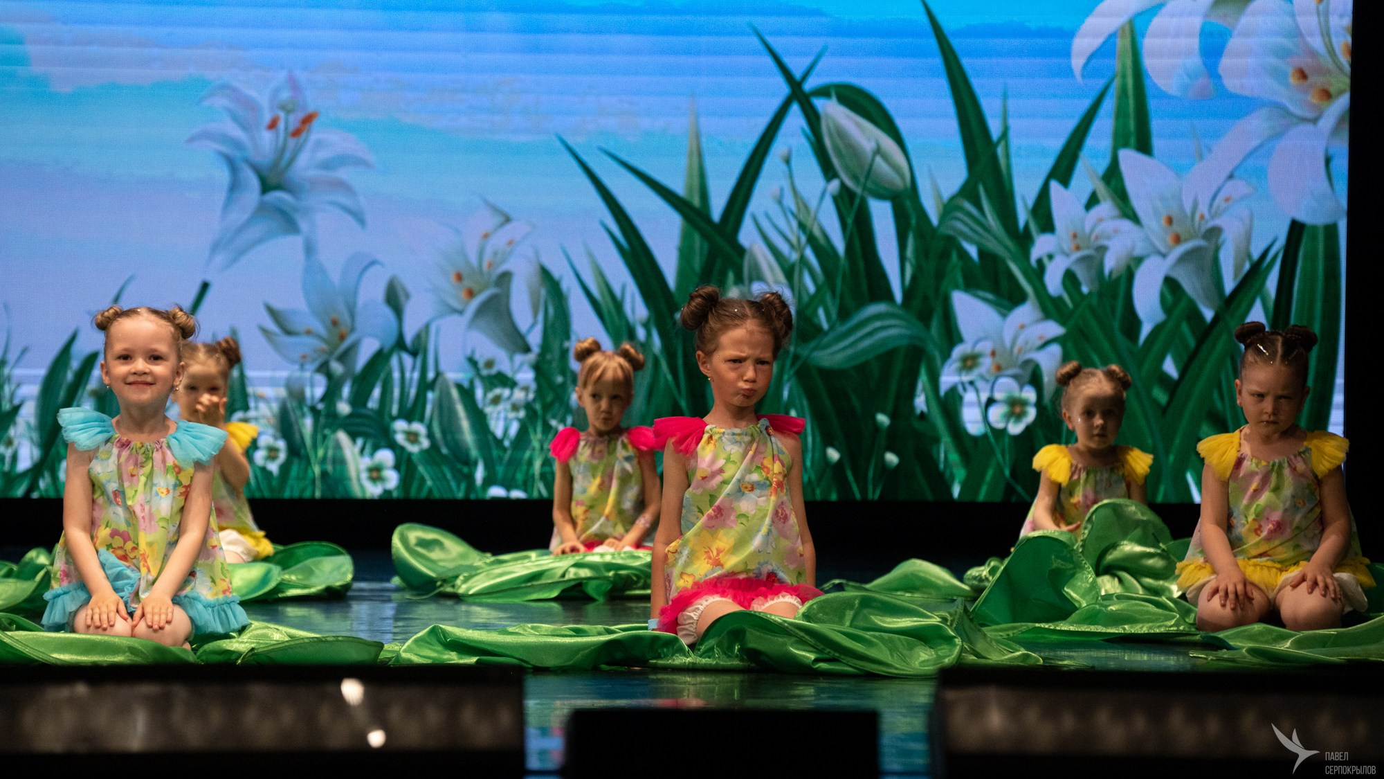 Концерт народного хореографического коллектива «Виктория». Репортажный фотограф в Казани Павел Серпокрылов