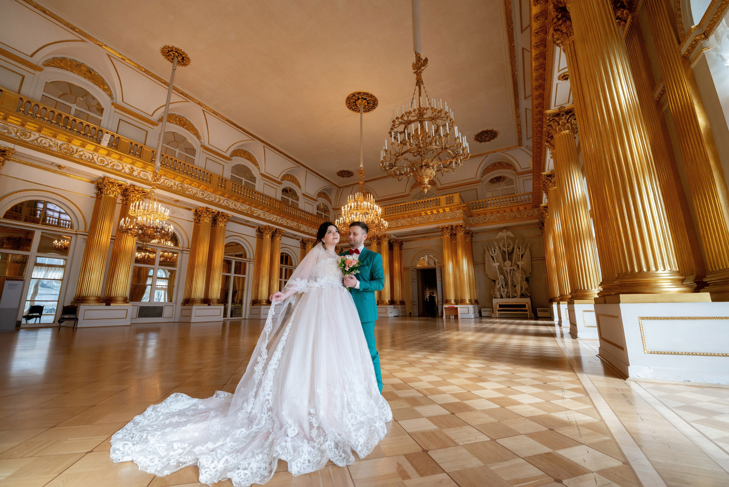 Самая красивая свадебная фотосессия в Эрмитаже. Лучшие свадебные фотографии в Эрмитажа. Портретный, семейный и свадебный фотограф в Санкт-Петербурге и в Пушкине Ширяев Денис