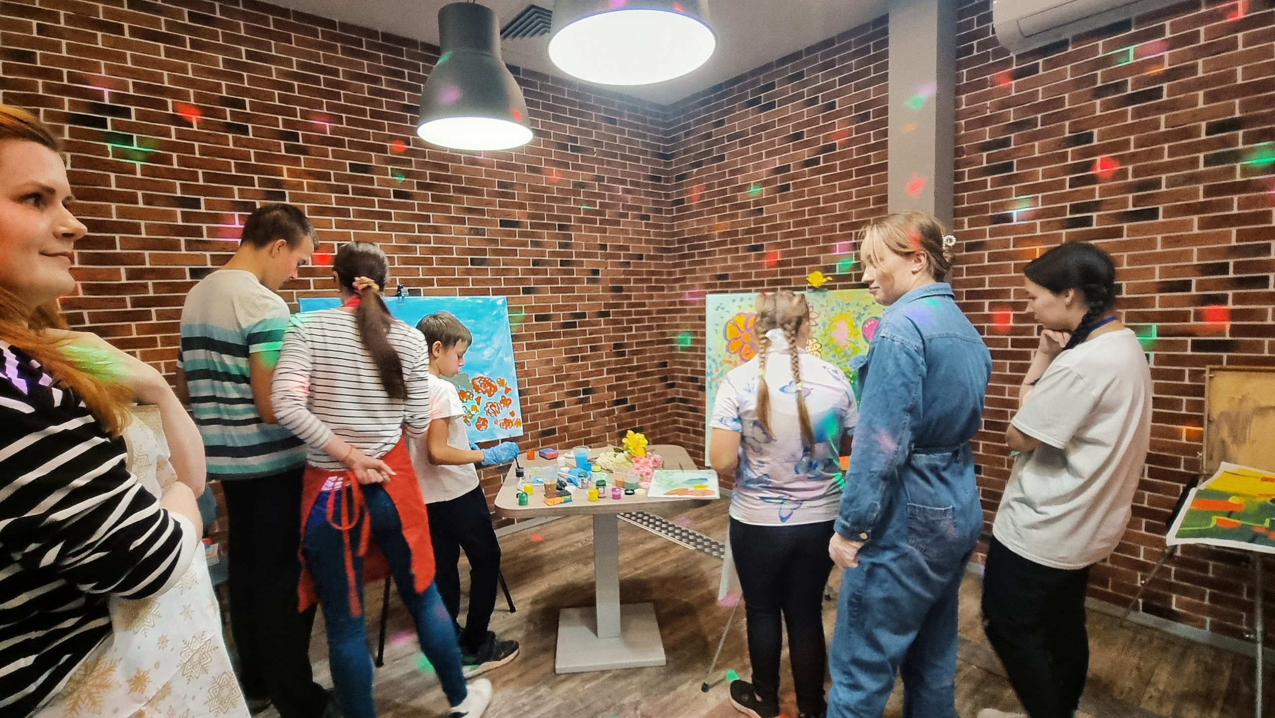 НКО «ШКОЛА ГЕРОЕВ " и «Осторожно хрупкое ". Home Decor