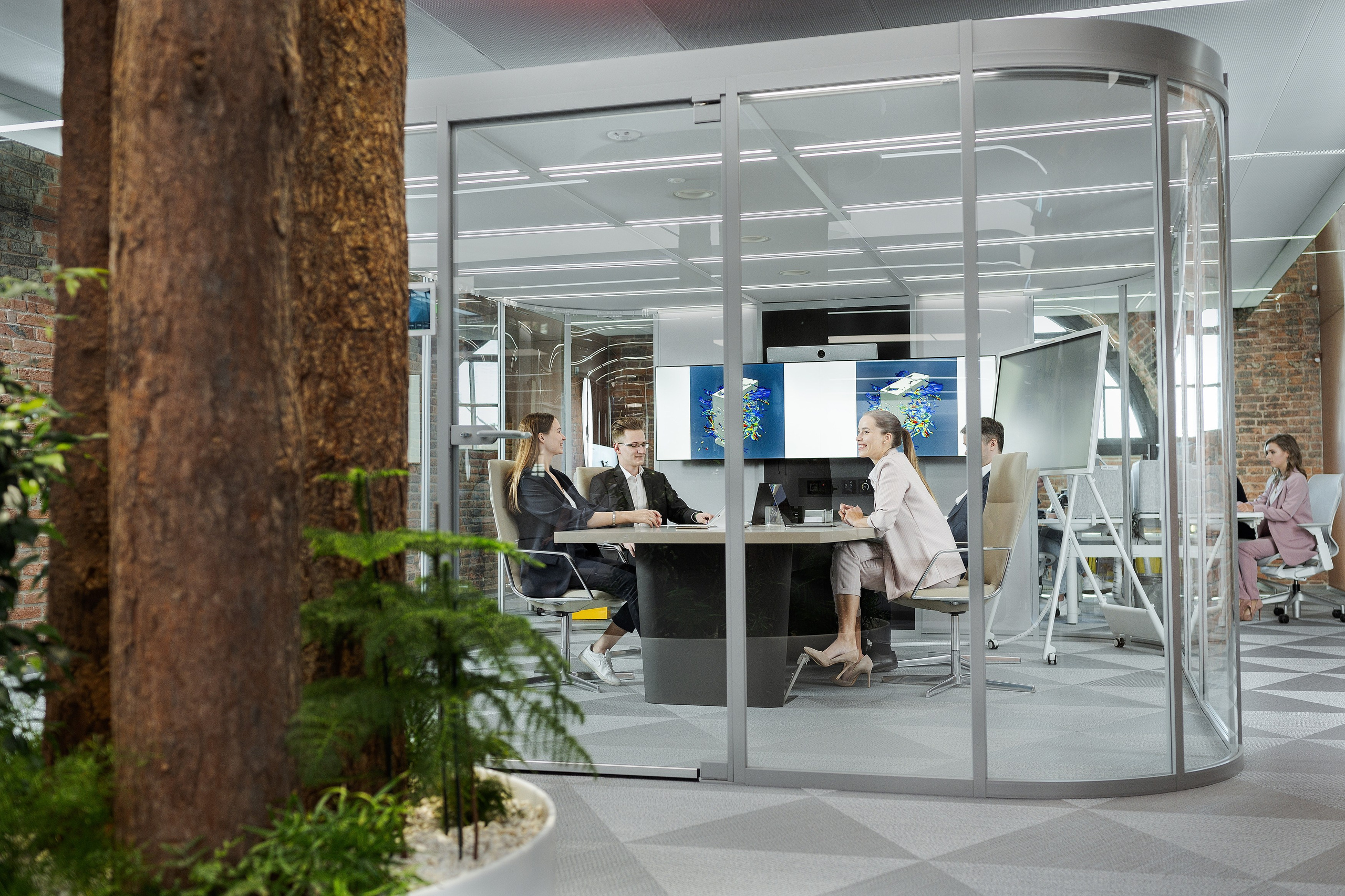 Изображения рабочей атмосферы в переговорки цифрового пространства "Цифергауз"  в Новой Голландии Санкт Петербург. 