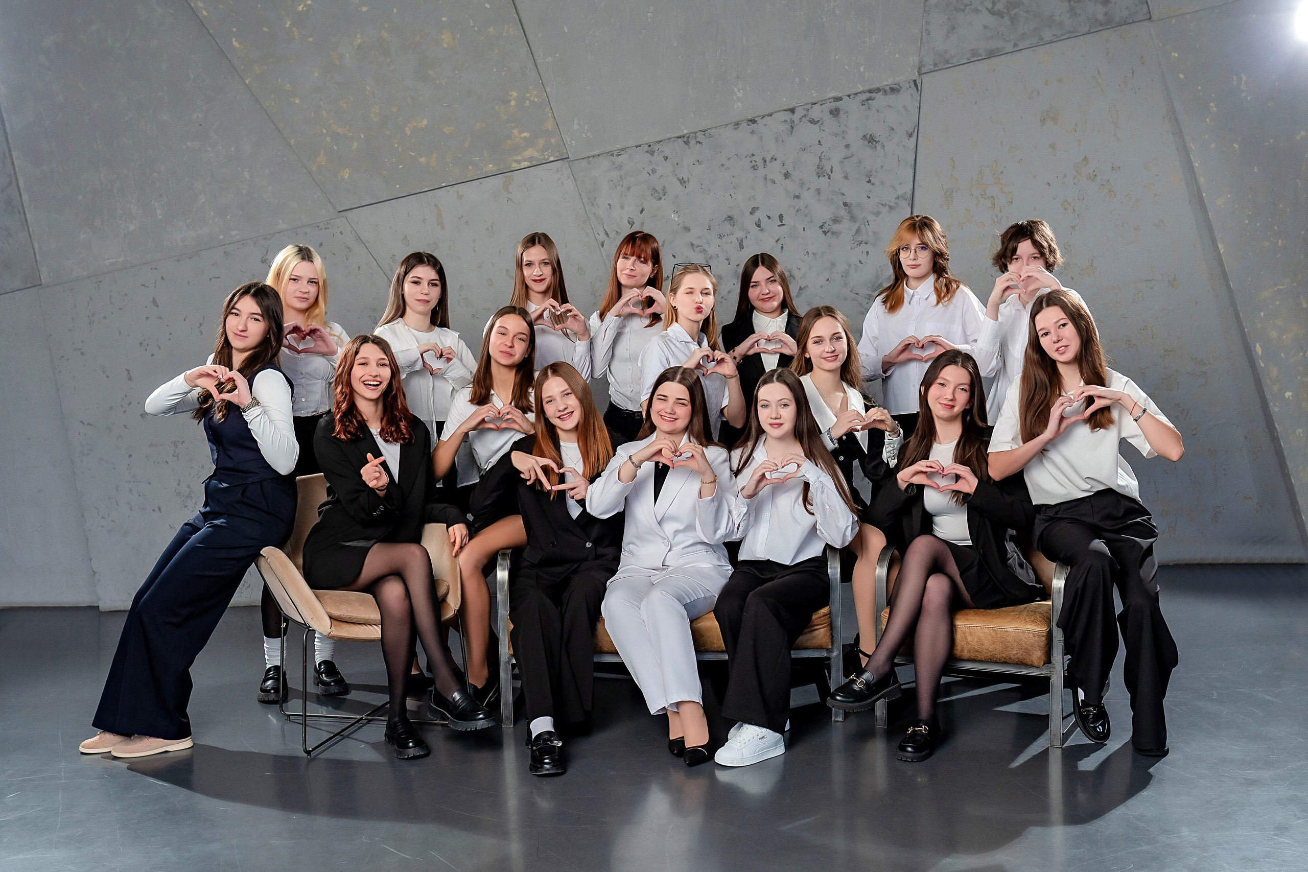 Выпускные (школьные) альбомы (книги) в Ростове-на-Дону. Современные Выпускные Альбомы в Ростове-на-Дону