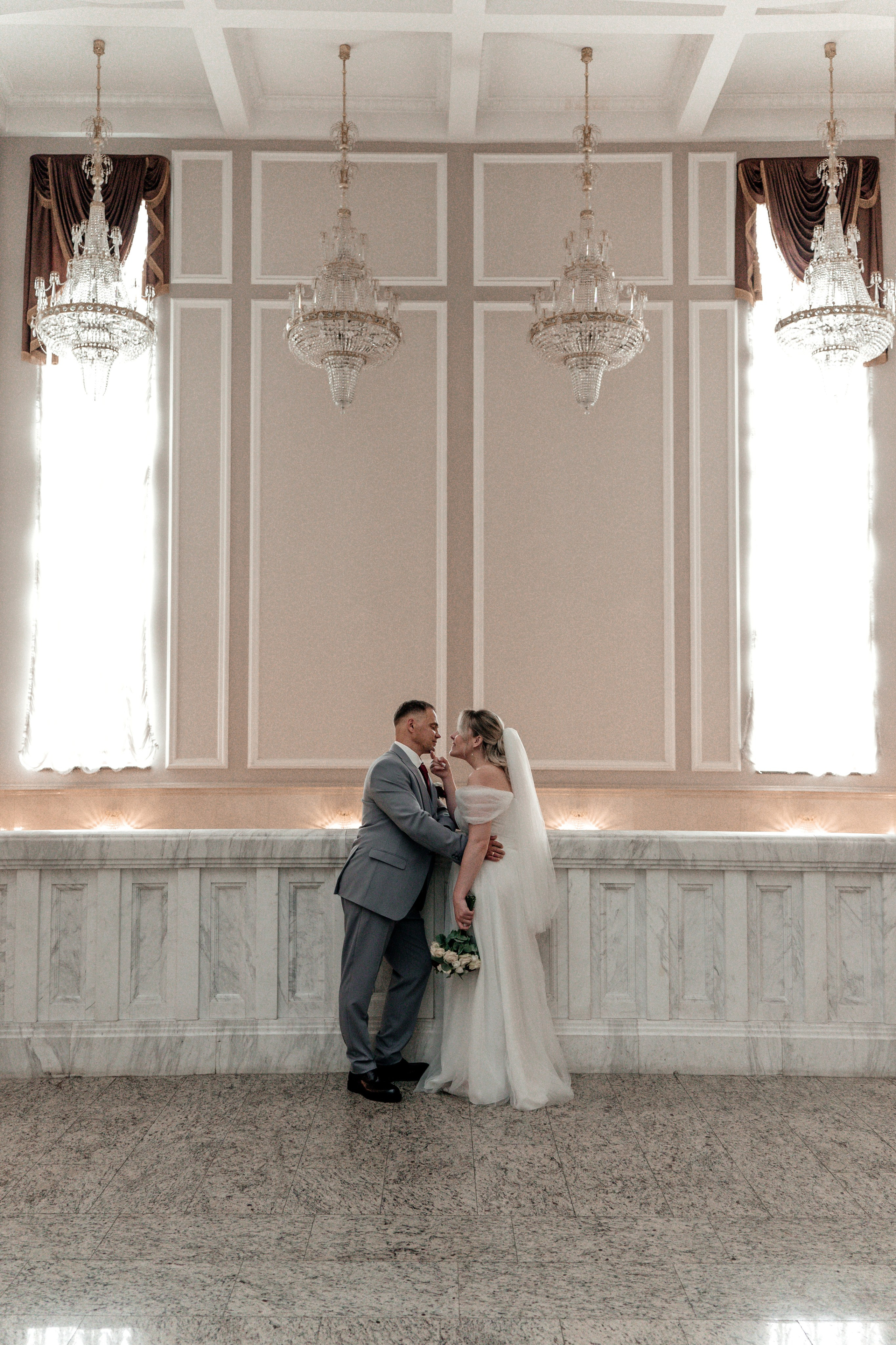 Фотосессия в театре: свадебные моменты. Ваш семейный фотограф в Минске — Вика Трегубова