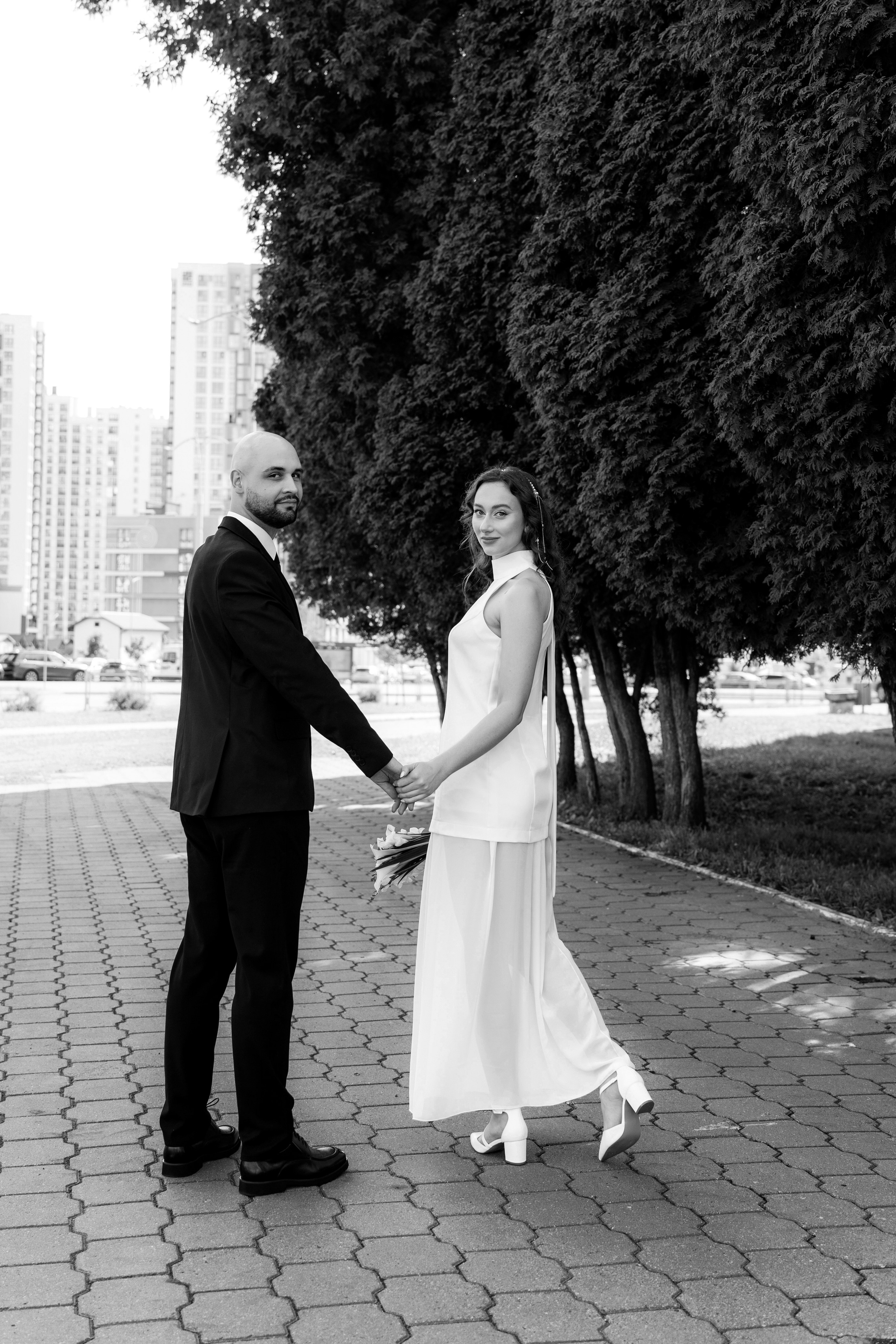 Любовь на фоне старого аэропорта. Ваш семейный фотограф в Минске — Вика Трегубова