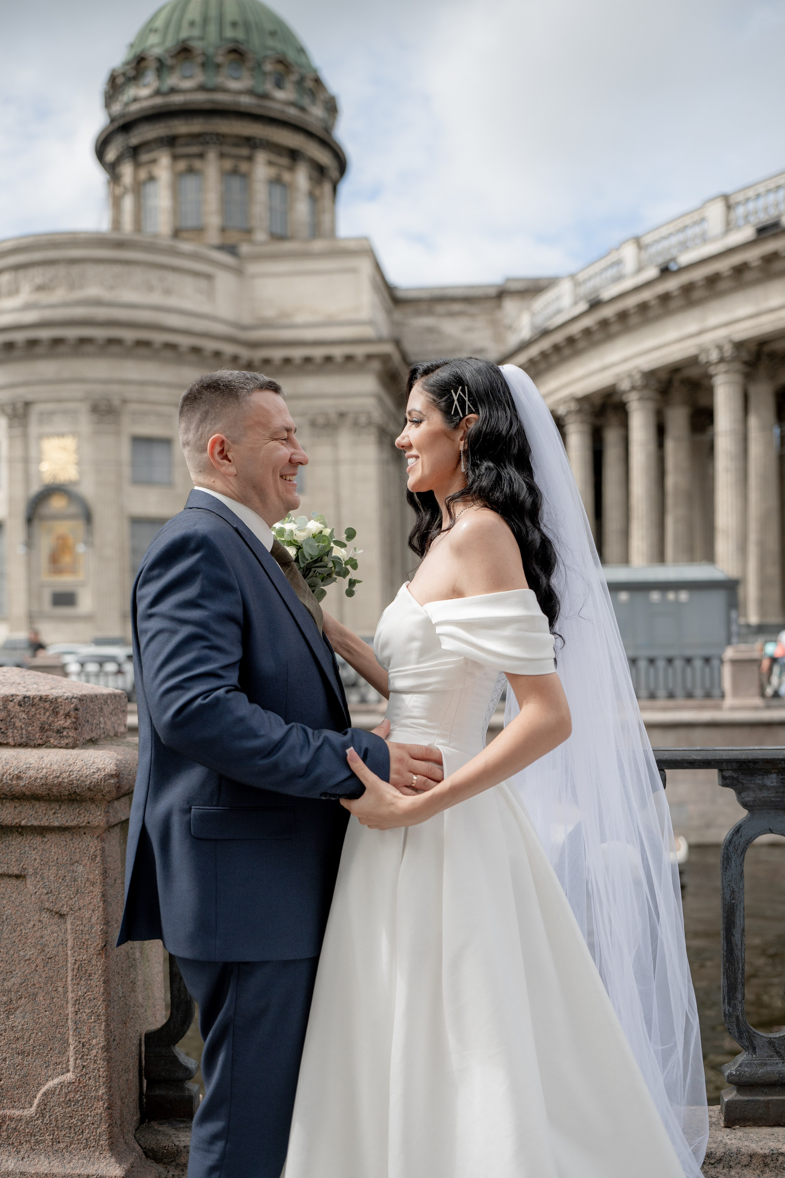 Красивые места для свадебной фотосессии летом в Санкт-Петербурге. Свадебный фотограф Александр Невский в Санкт-Петербурге