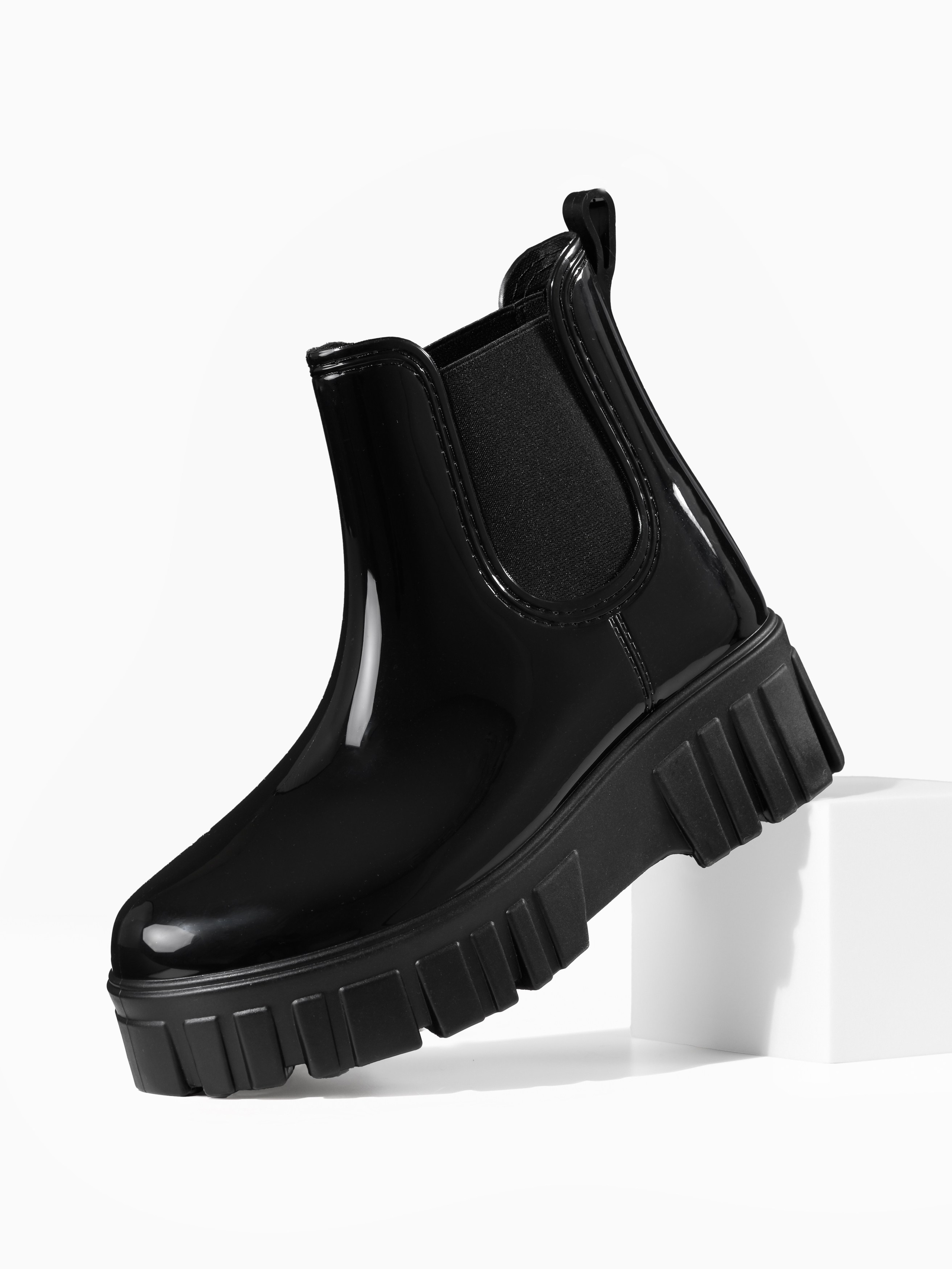 Обувь. Предметный фотограф, инфографика и видео в Санкт-Петербурге