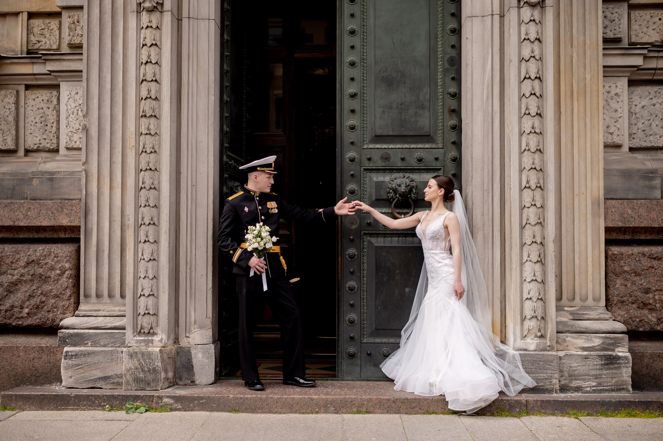 Елизавета и Максим (фотосессия у Дворца Штиглица, набережная Мойки и у Законодательного собрания). Портретный, семейный и свадебный фотограф в Санкт-Петербурге и в Пушкине Ширяев Денис