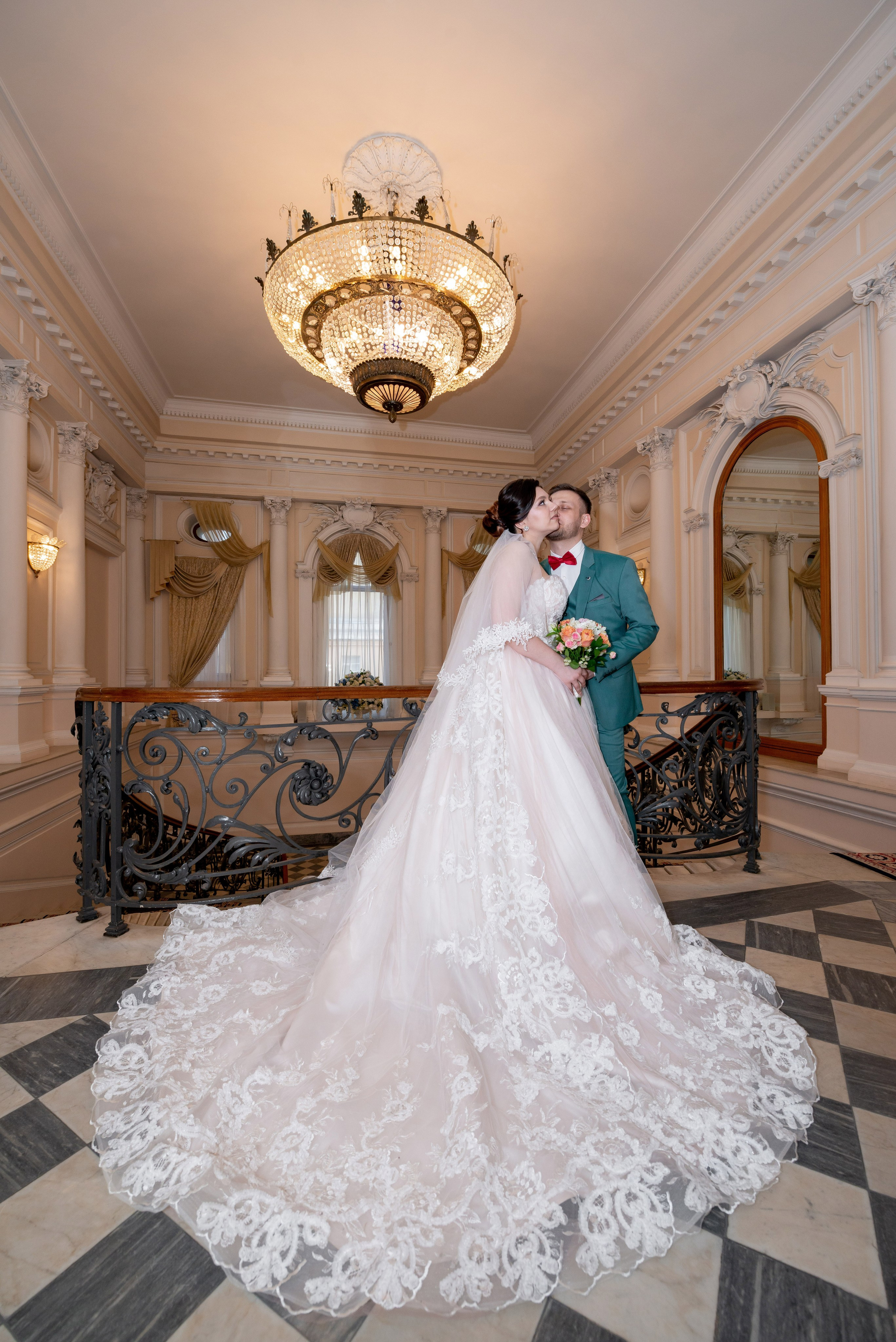 Самая красивая свадебная фотосессия в Эрмитаже. Лучшие свадебные фотографии в Эрмитажа. Портретный, семейный и свадебный фотограф в Санкт-Петербурге и в Пушкине Ширяев Денис