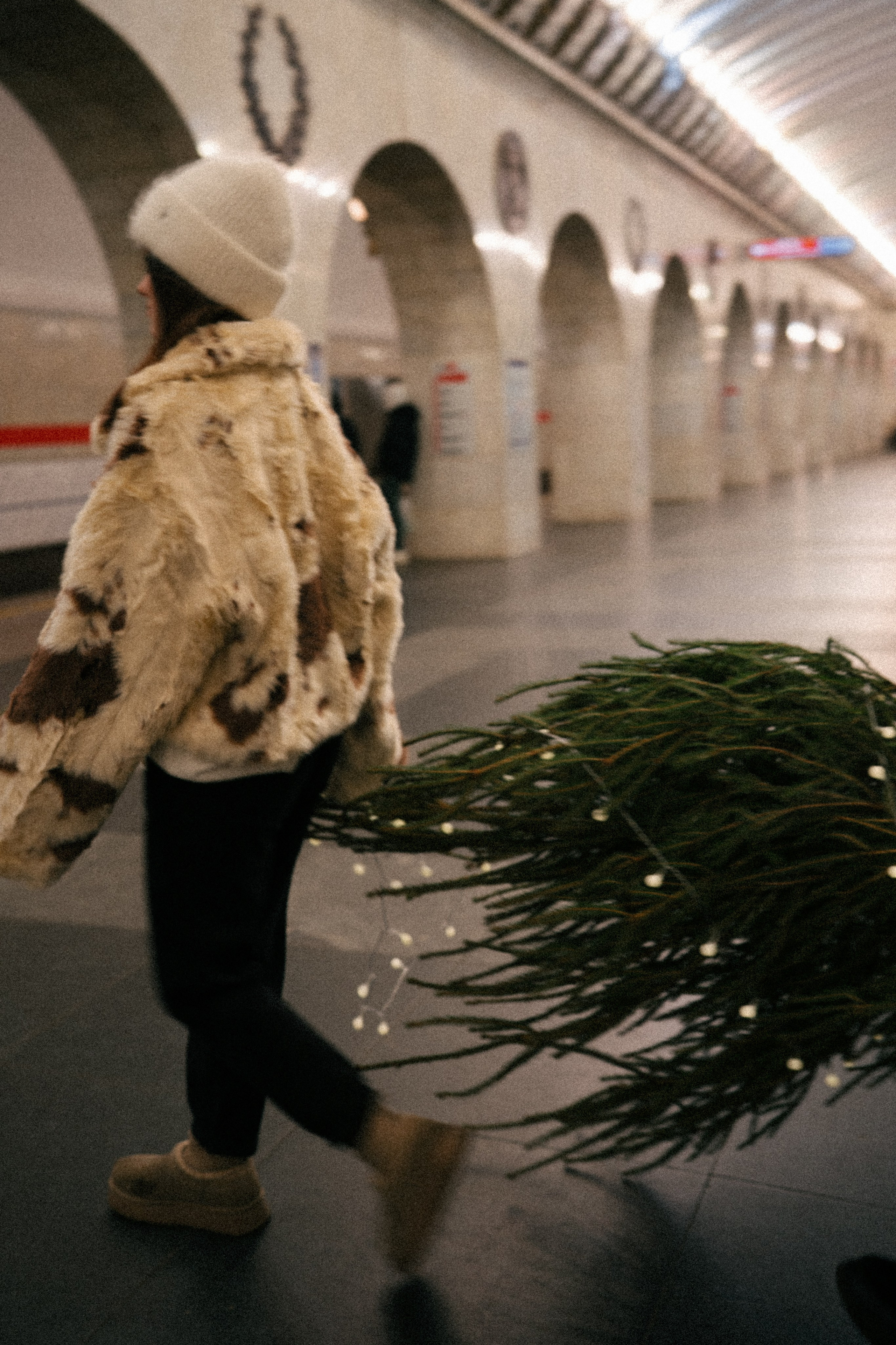 НОВОГОДНЯЯ ПРОГУЛКА ПАРЫ ПО ЧЕРНЫШЕВСКОЙ ПЕРЕД НОВЫМ ГОДОМ. Профессиональный фотограф, Санкт-Петербург — Виктория Богомолова