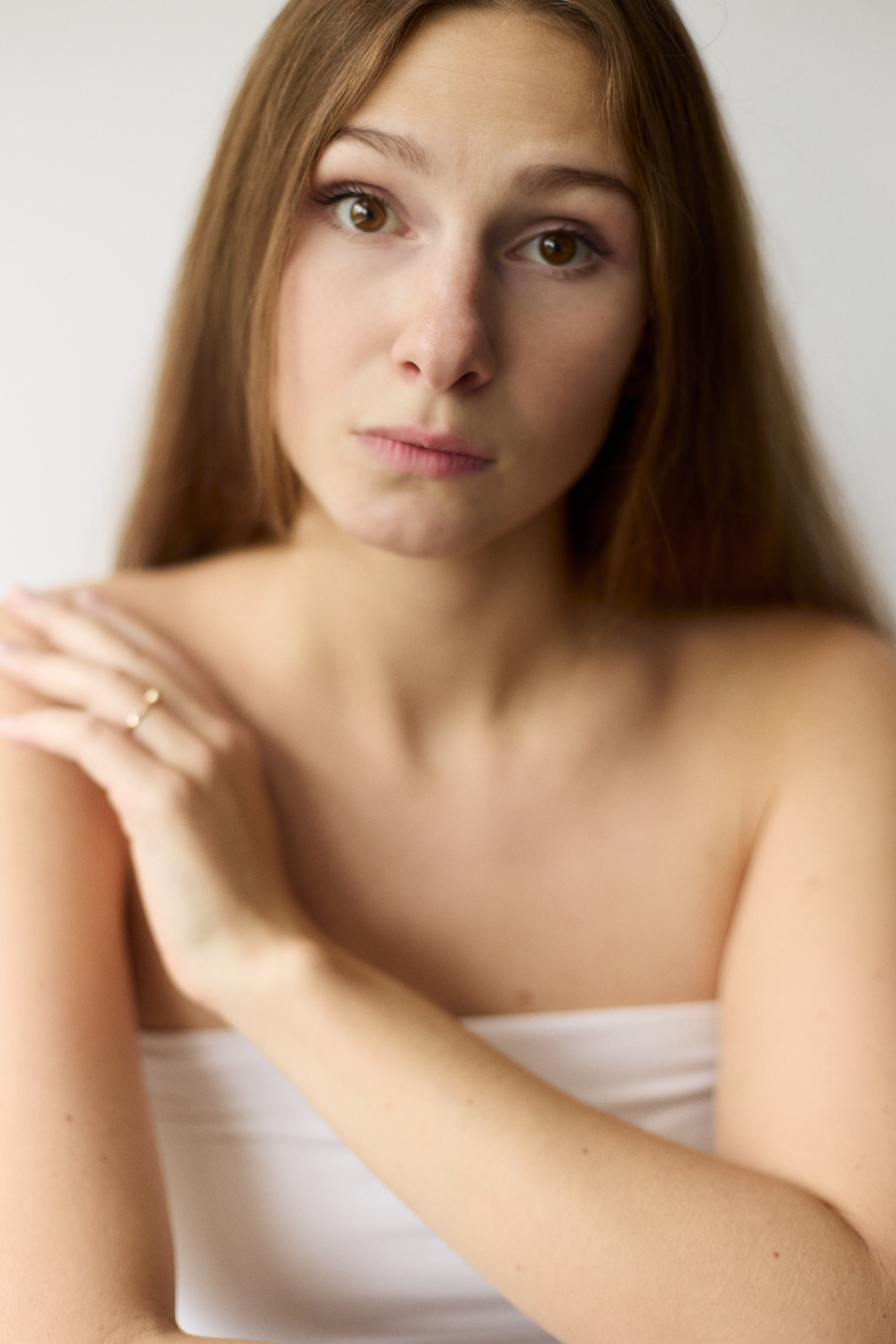 актерское портфолио для молодой девушки в студии, портретная фотосессия