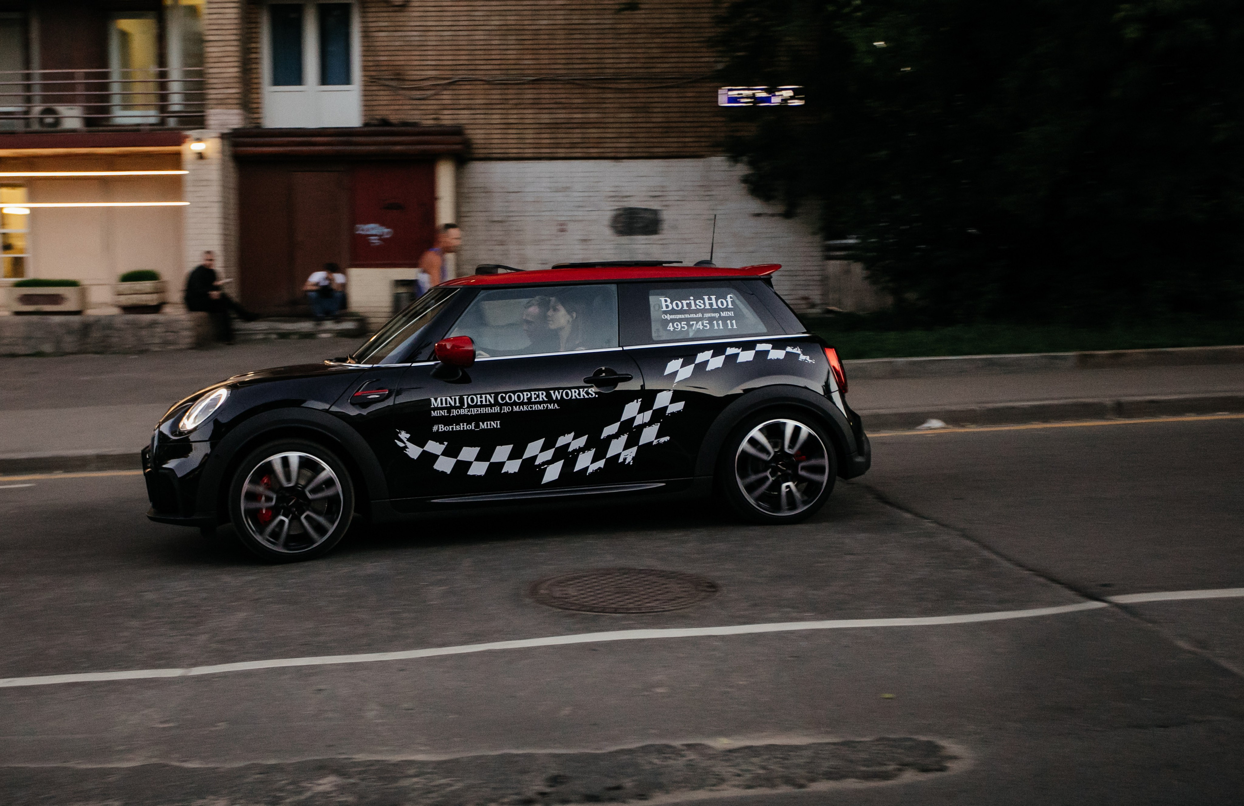 New MINI Cooper в Гоголь Центре. Репортажный, event, концертный и backstage фотограф из Москвы Виталий Кривцов