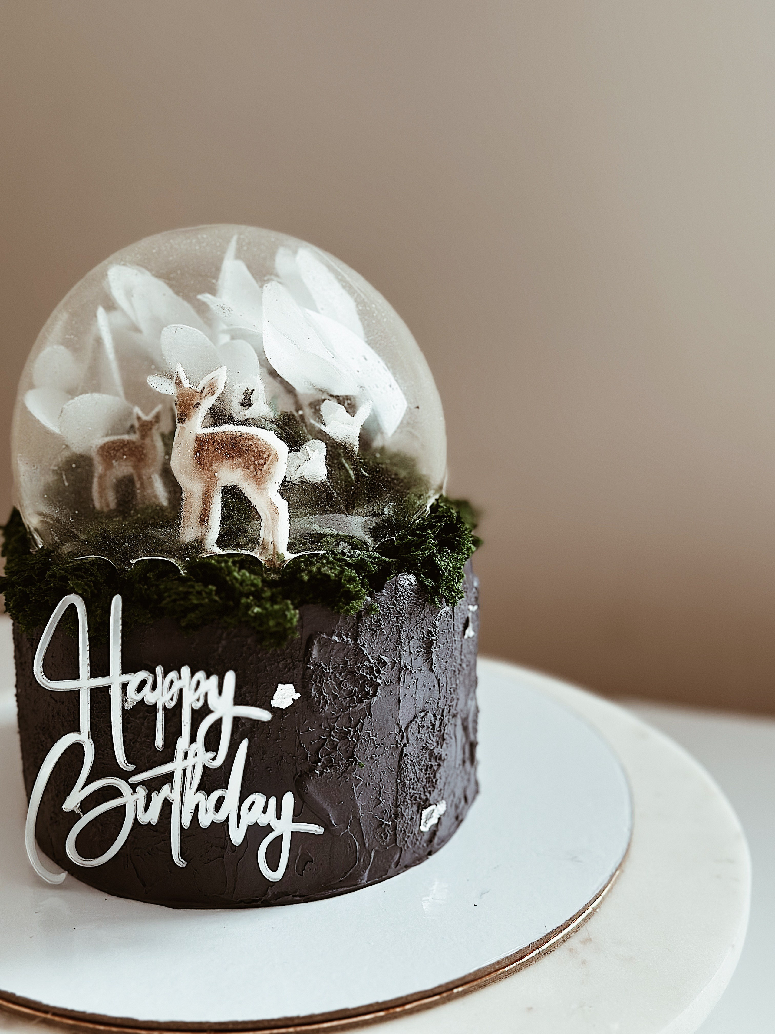 Торт Снежный шар. Арт-кондитер в Москве Маша Шафран