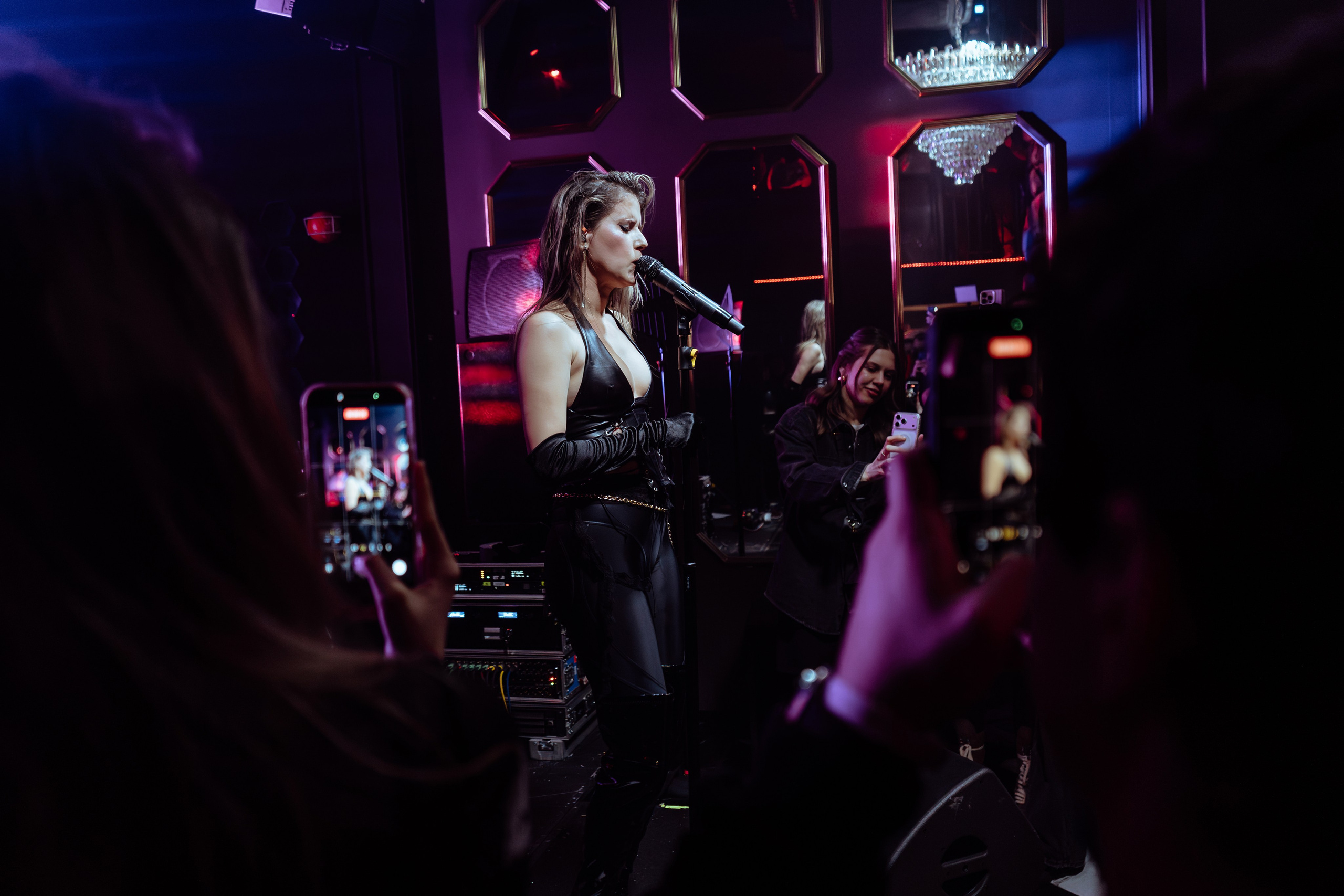 Репортжа с презинтации нового альбома певицы Elvira T — Ядовитая. Неразбитая. Никита Скрипник — ТЕАТР В СТИЛЕ ФЭШН