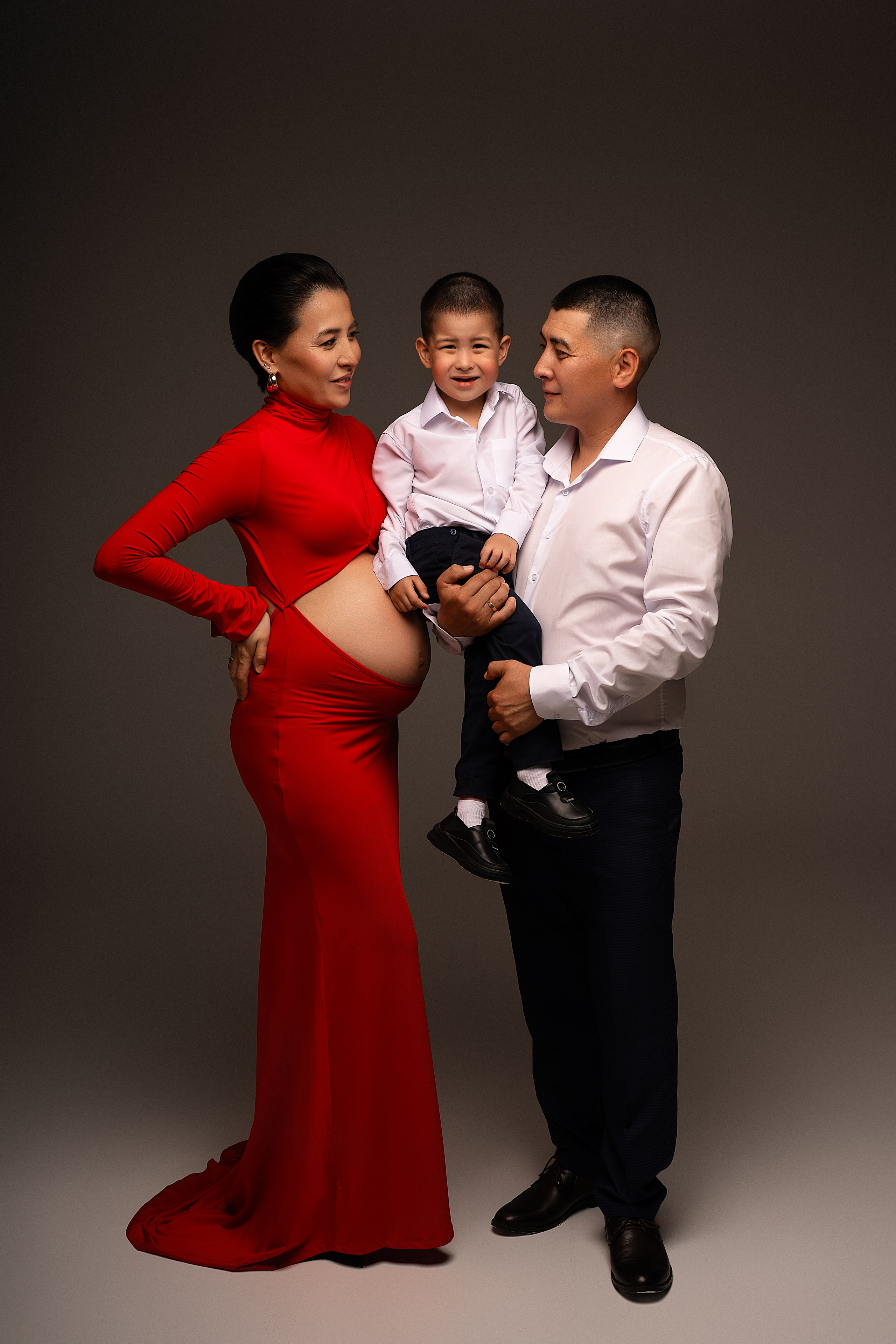 Беременность. Студийная съёмка. Фотограф беременности в Омске Татьяна Медведева