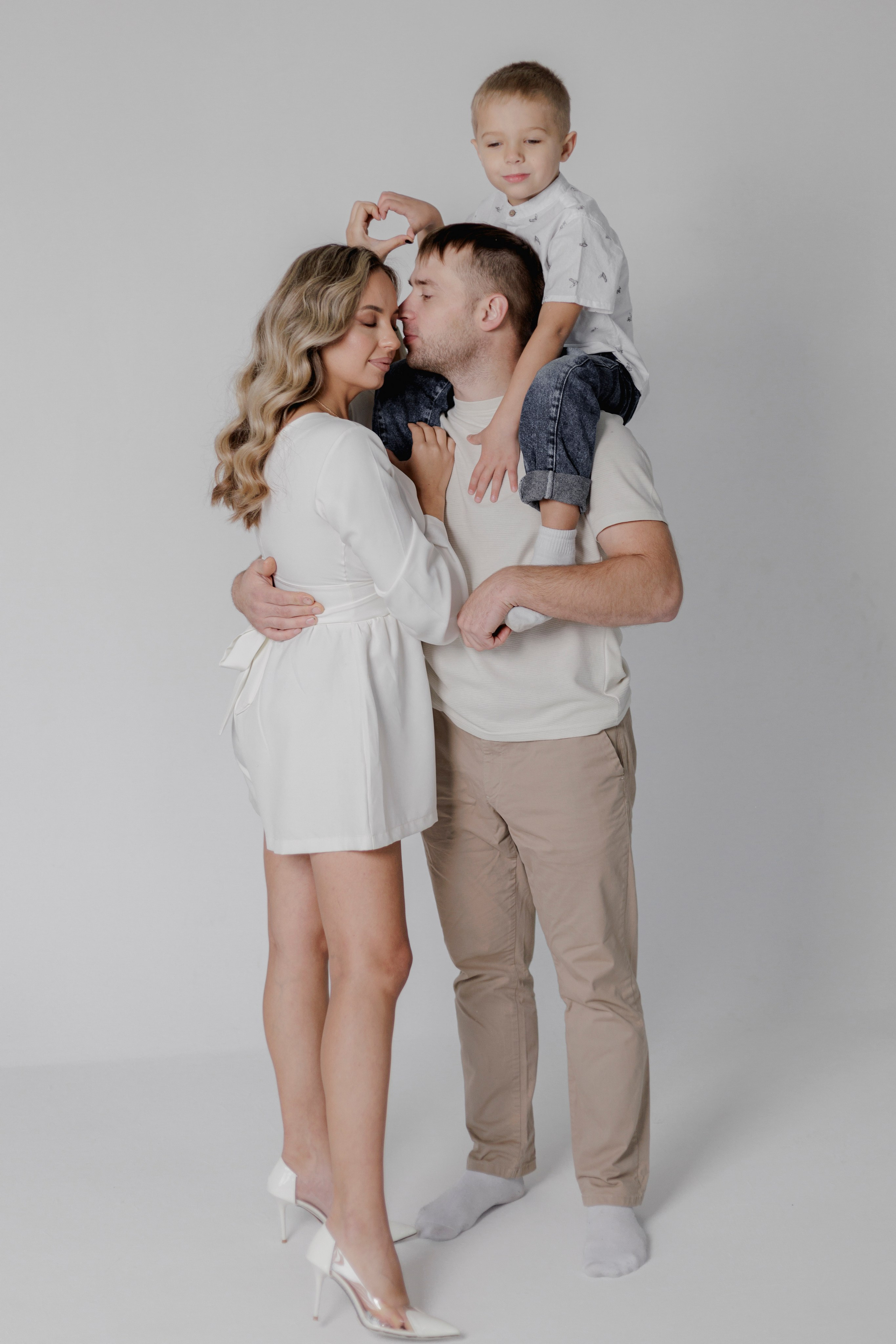 Семейная фотосессия в студии. Семейный и детский фотограф в Рязани Васюгова Мария
