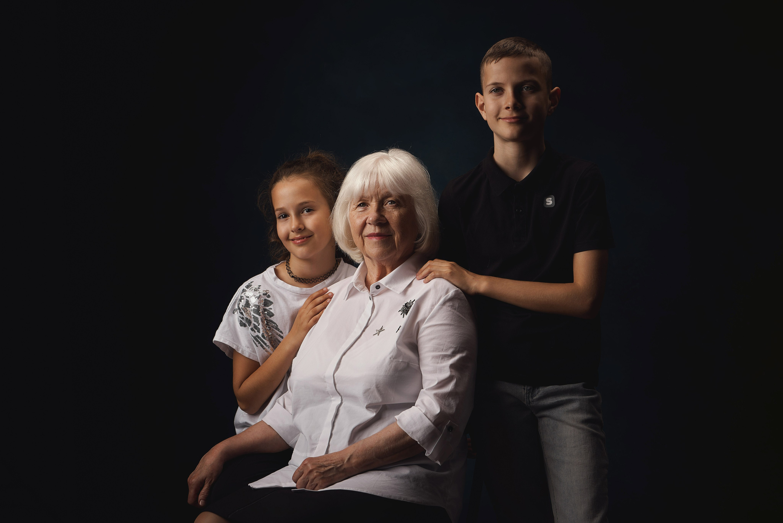 Портретная семейная фотосессия в студии. Семейный фотограф Евгений Опарин