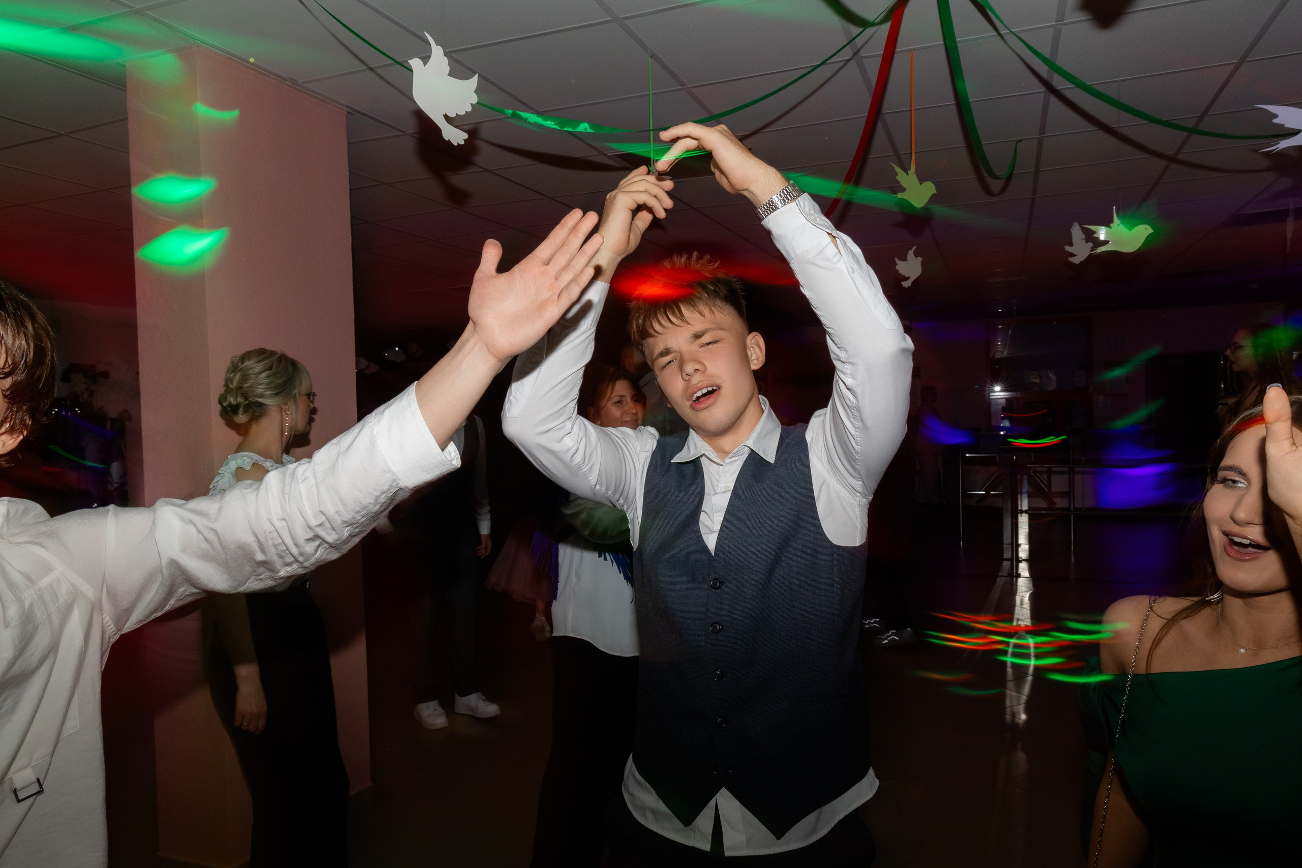 Школьный выпускной 2025 год в Минске, Беларуси. Свадебный фотограф в Минске/Беларуси Сергей Спиридонов