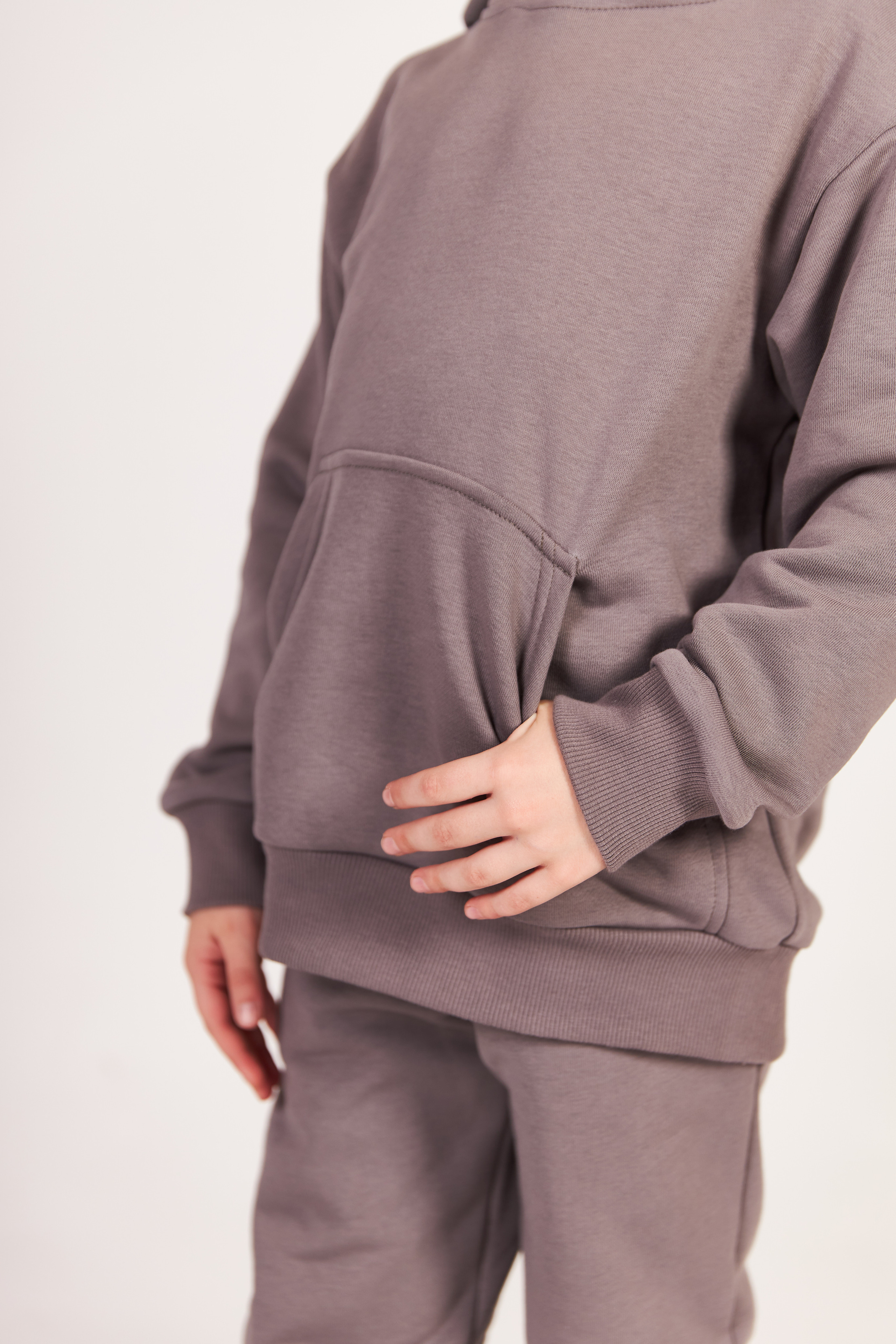 Съёмка одежды для маркетплейсов. Фотограф из Екатеринбурга Тёма Дубовцев