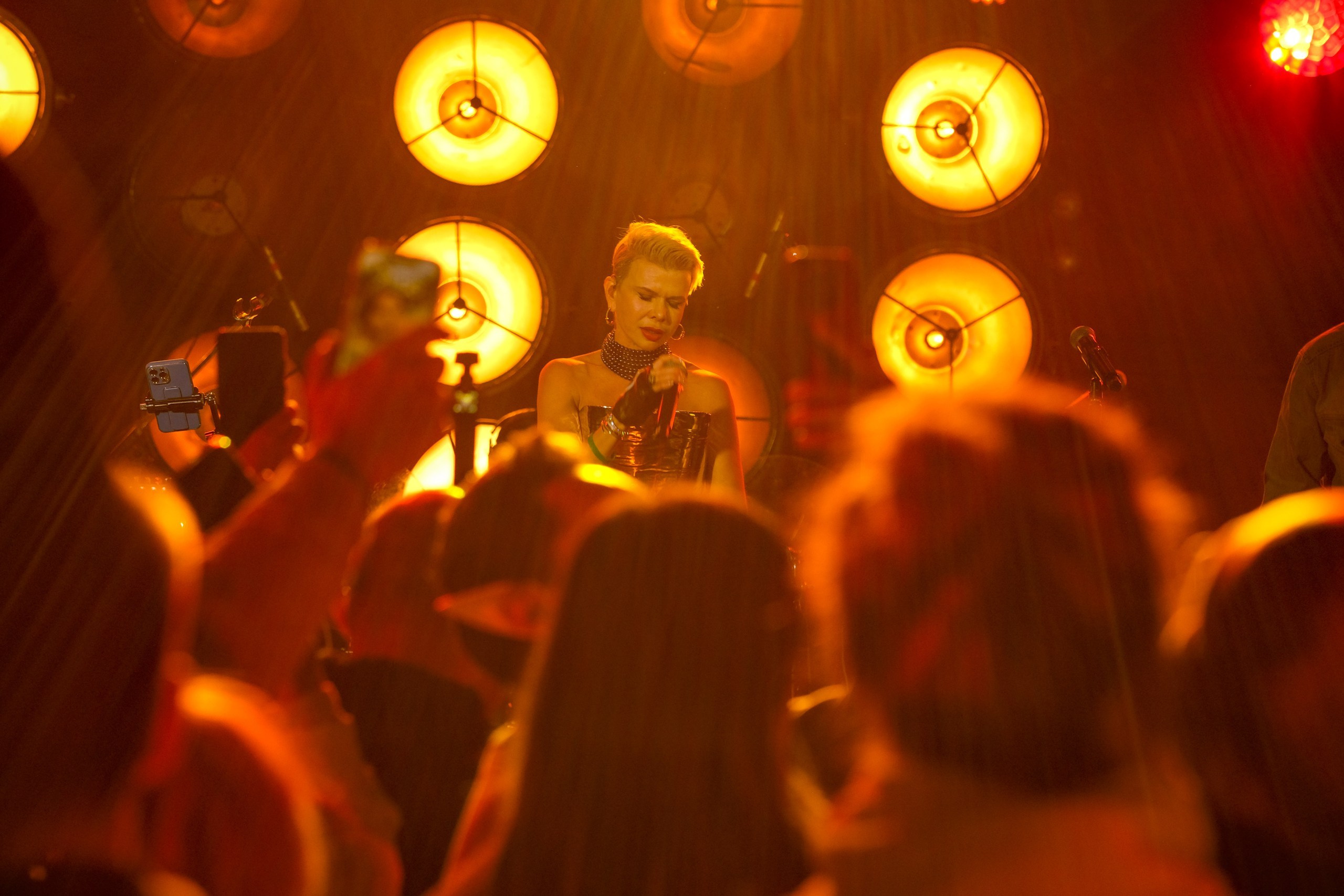 Фотосъёмка репортаж выступления группы АТЛАНТЫ. Любовь Потапова