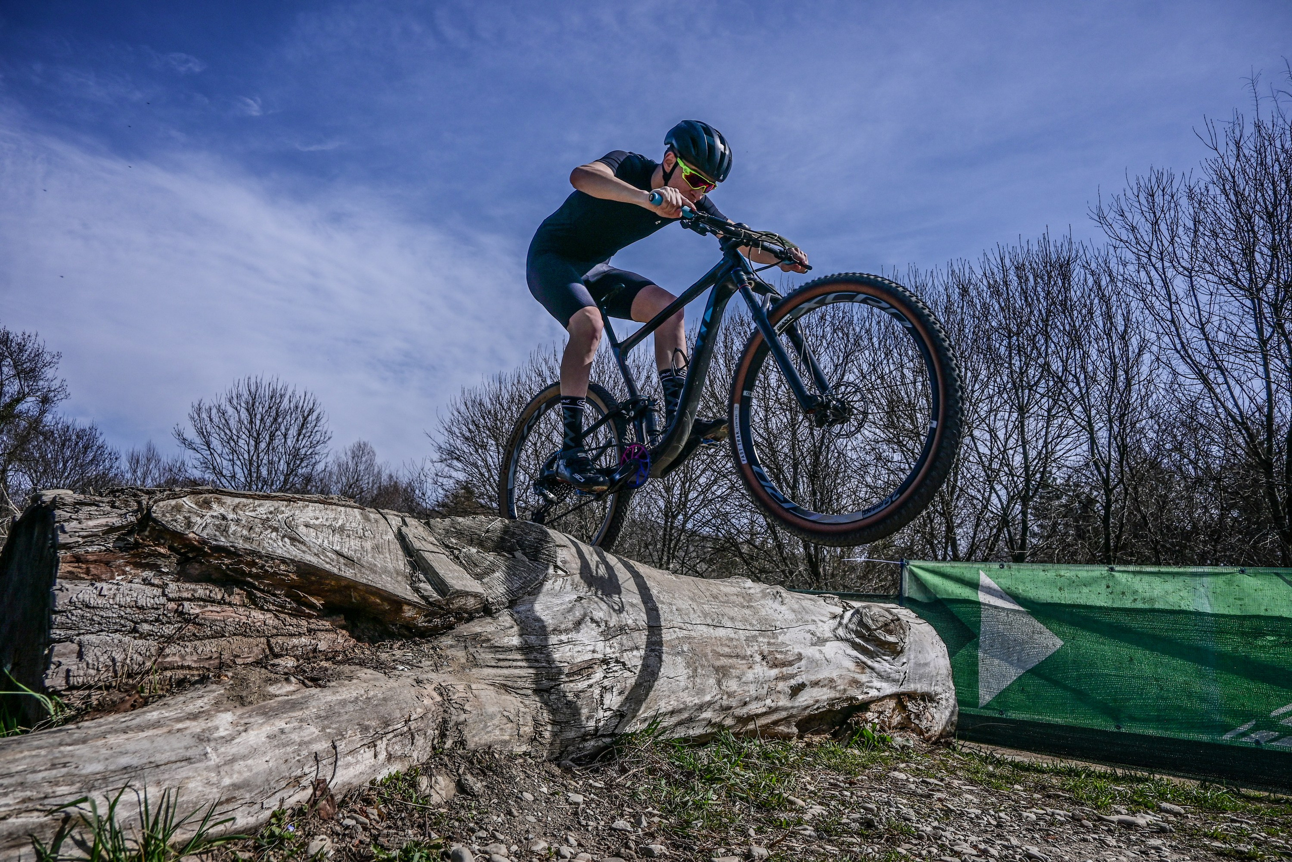 Маунтинбайк, кросс-кантри в Архипо-Осиповке 16 марта 2025. Спортивный фотограф, фотожурналист Павел Ларькин