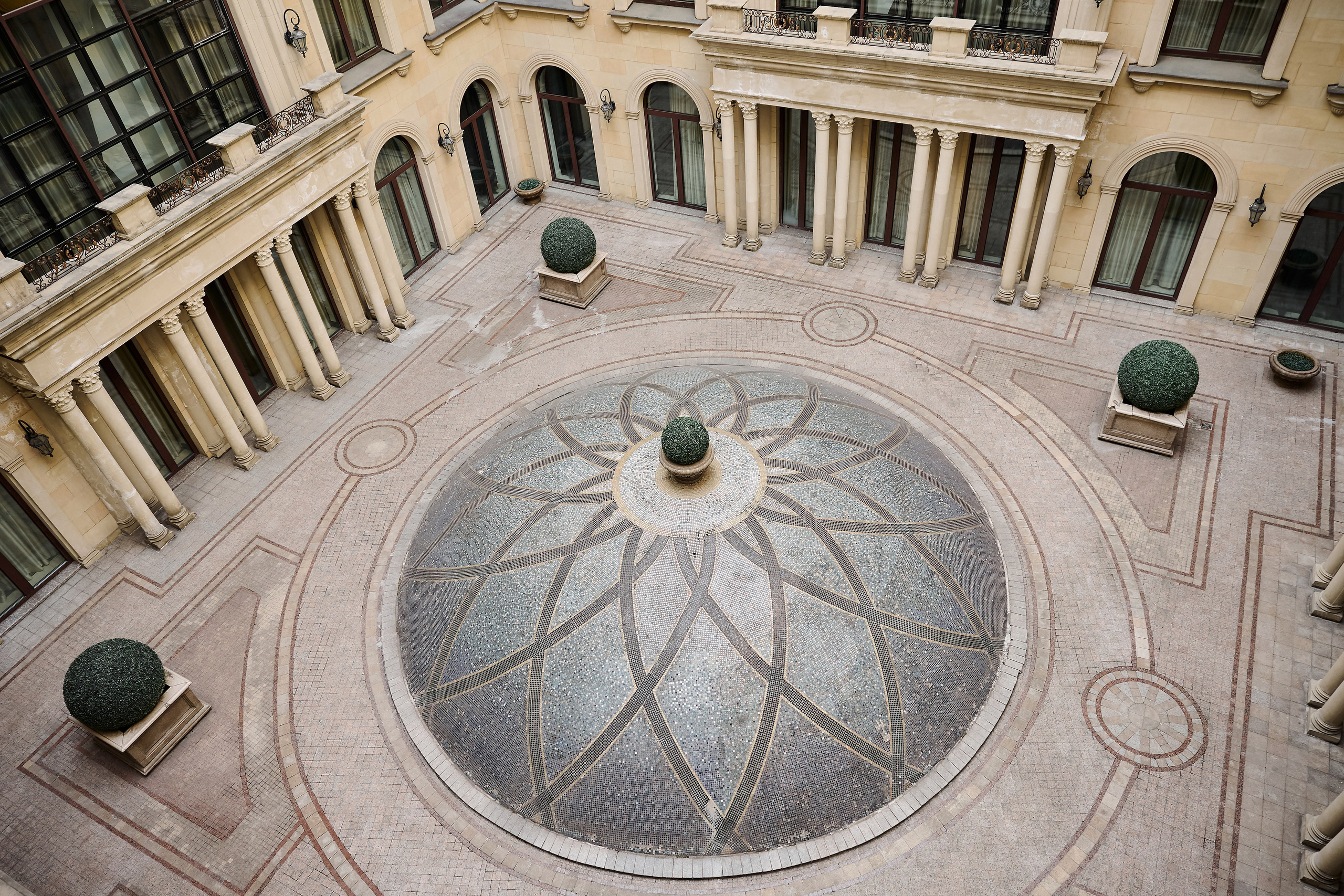 Вадим и Алина. Сборы в отеле St Regis. Свадебный фотограф в Москве и Подмосковье